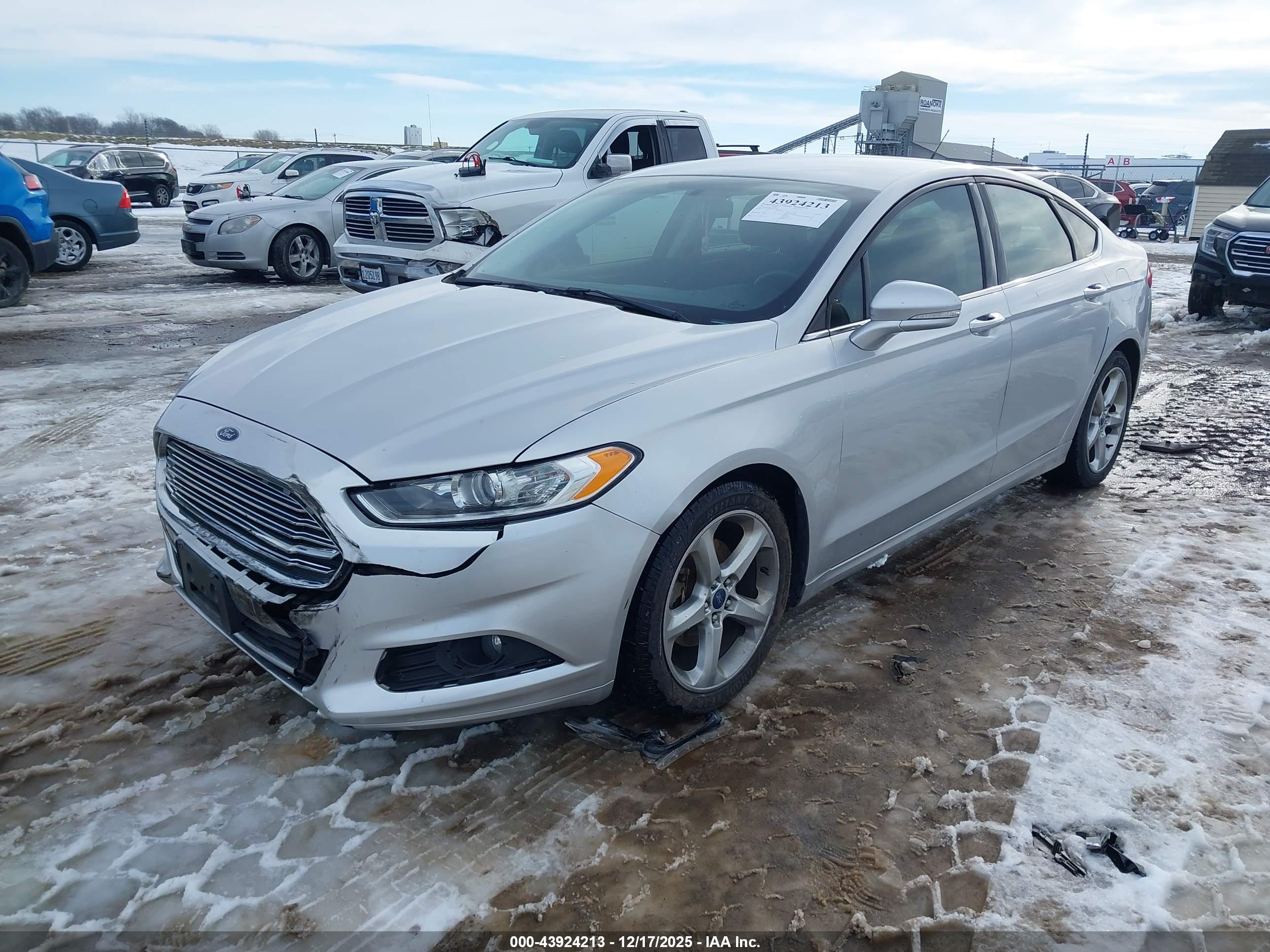 FORD FUSION image 2
