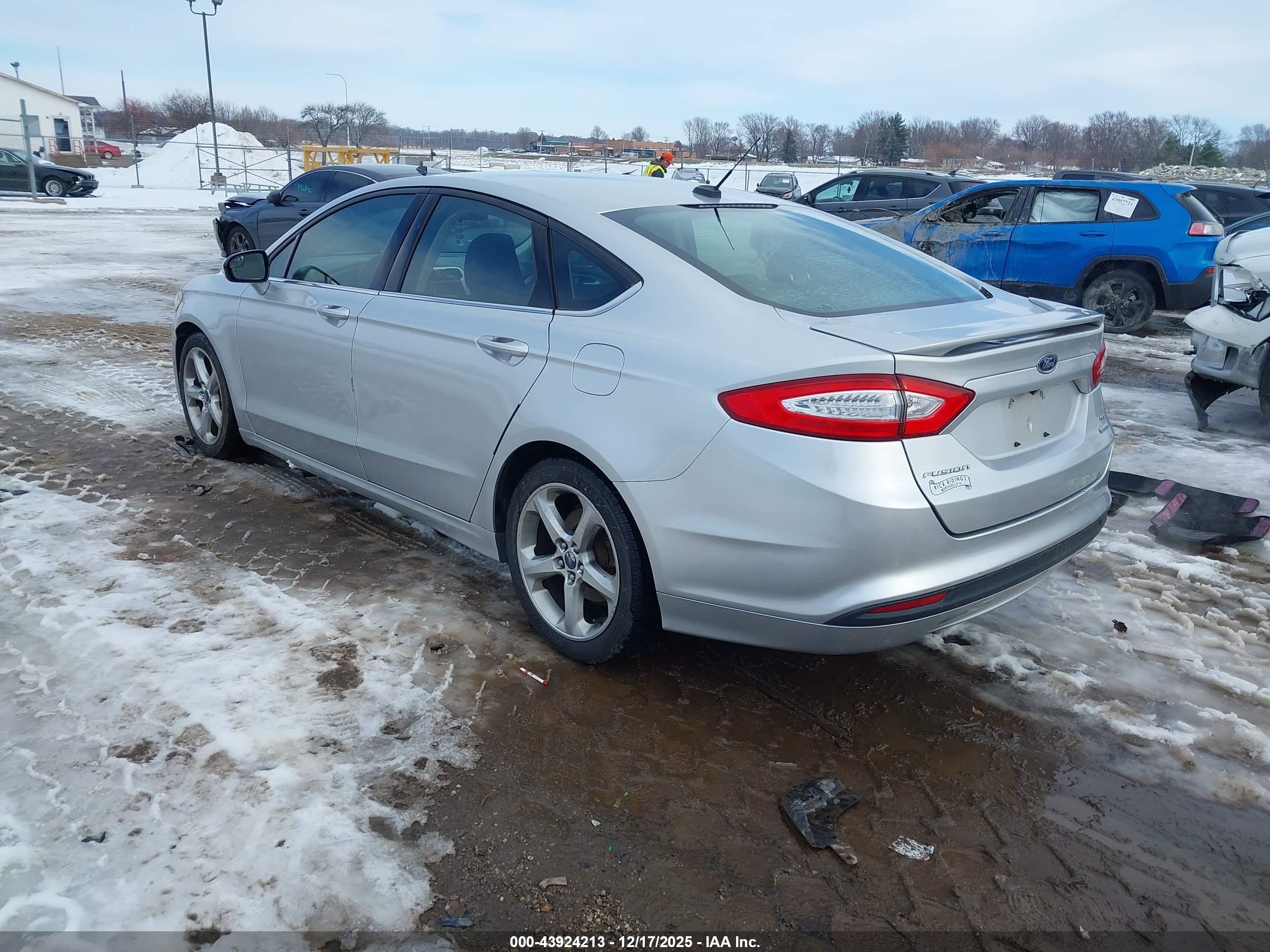 FORD FUSION image 3