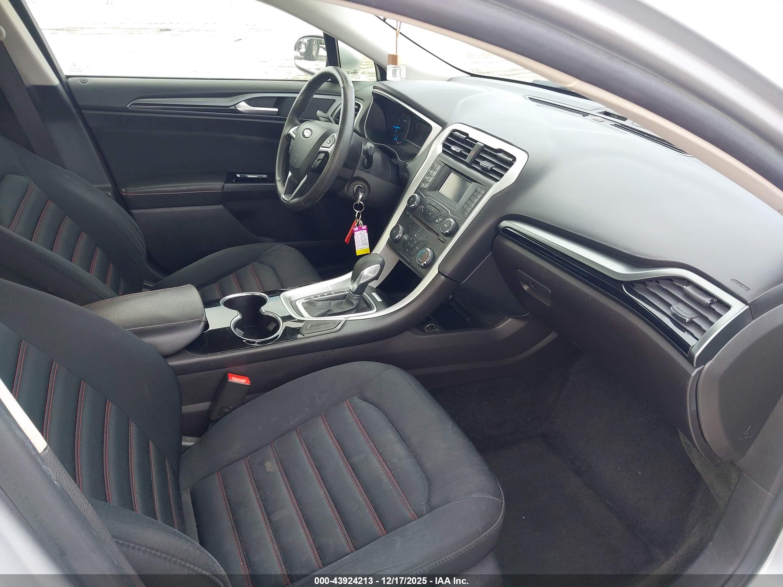FORD FUSION image 5
