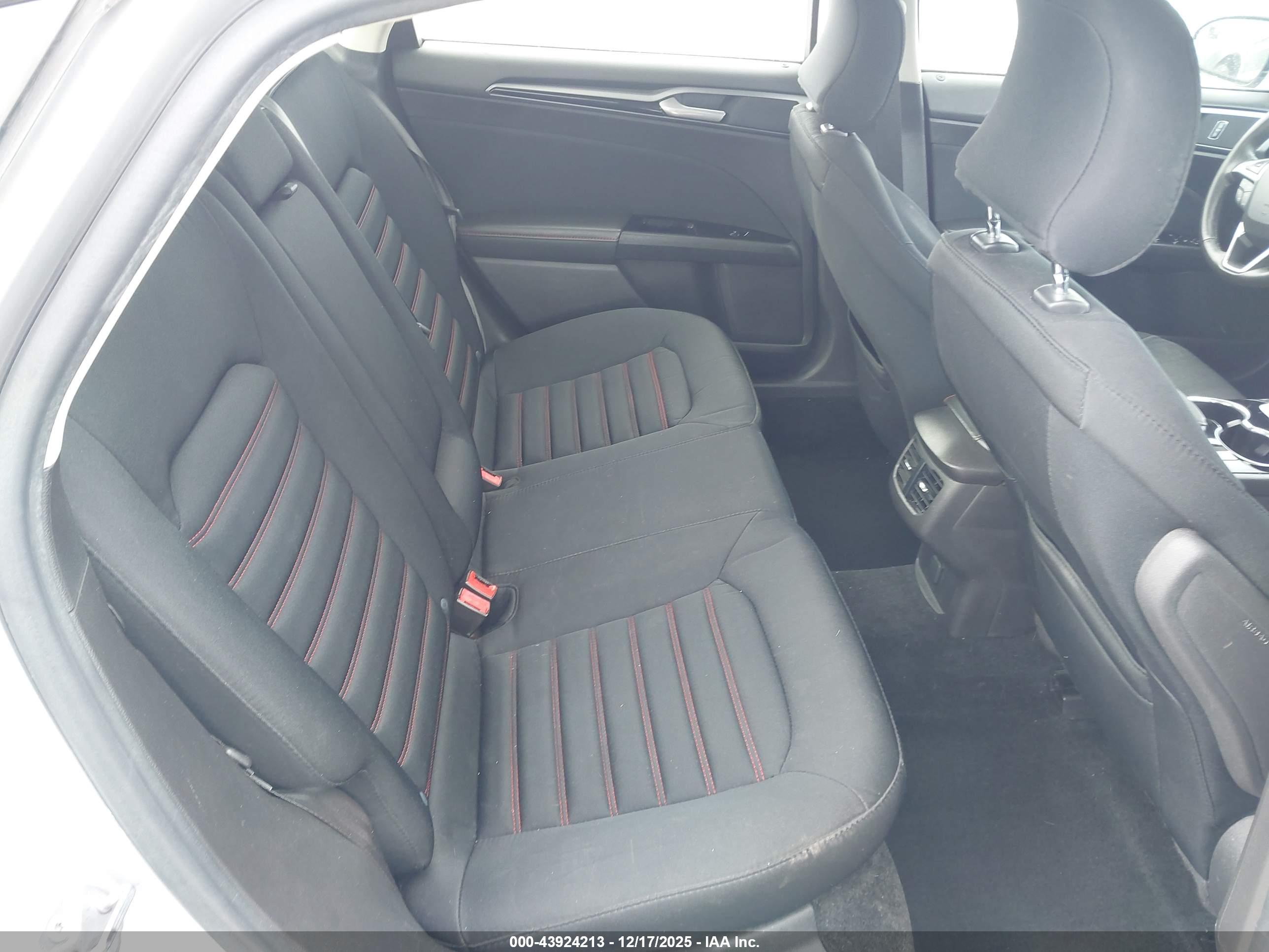 FORD FUSION image 8