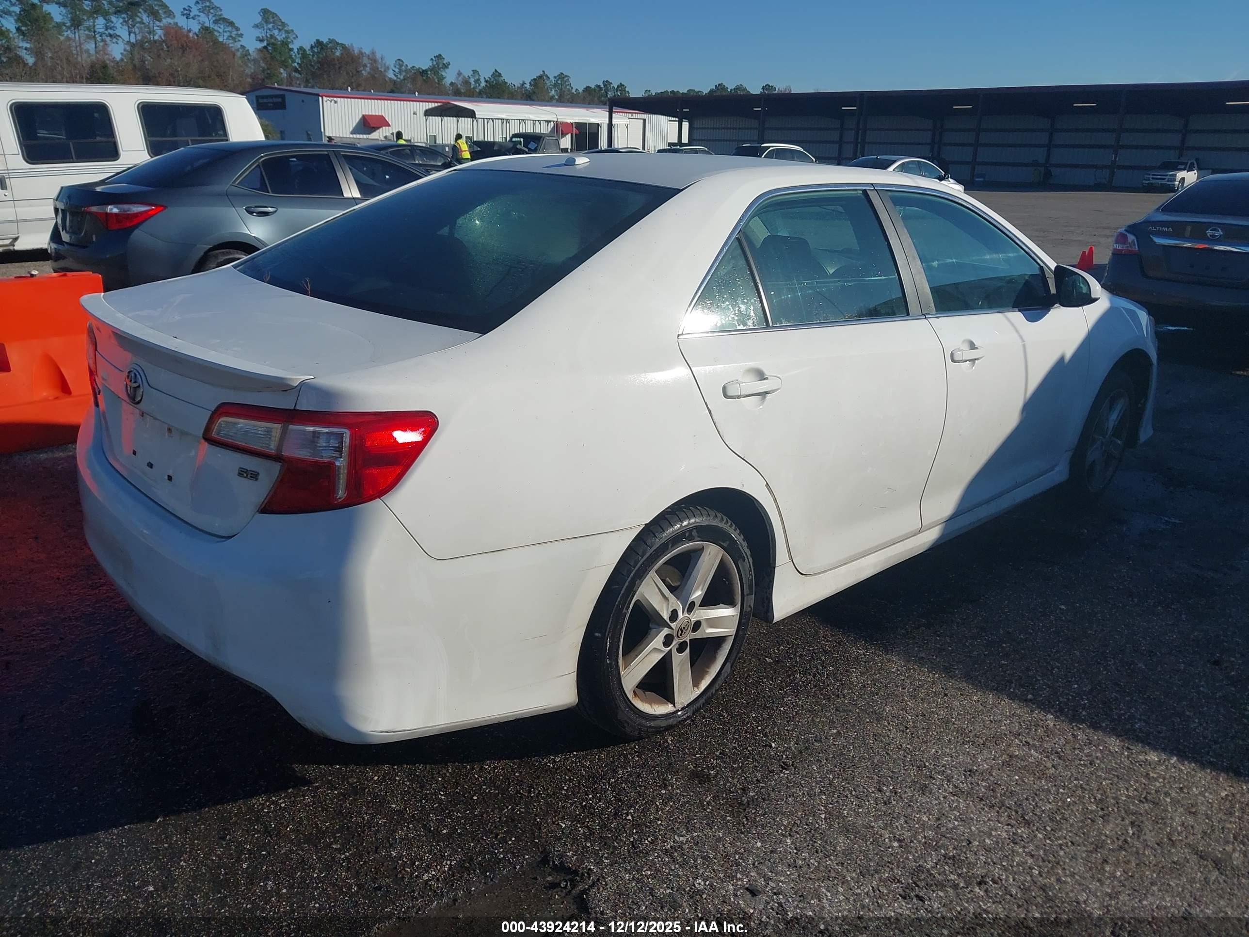 TOYOTA CAMRY image 4