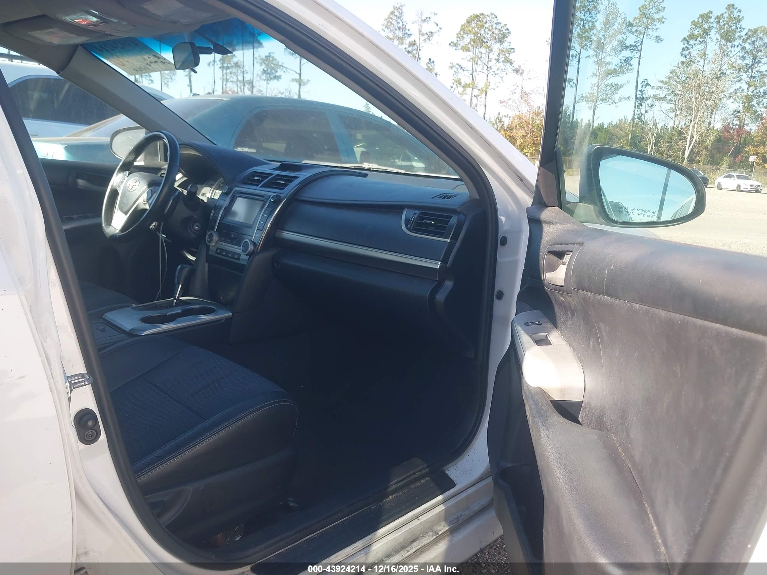 TOYOTA CAMRY image 5