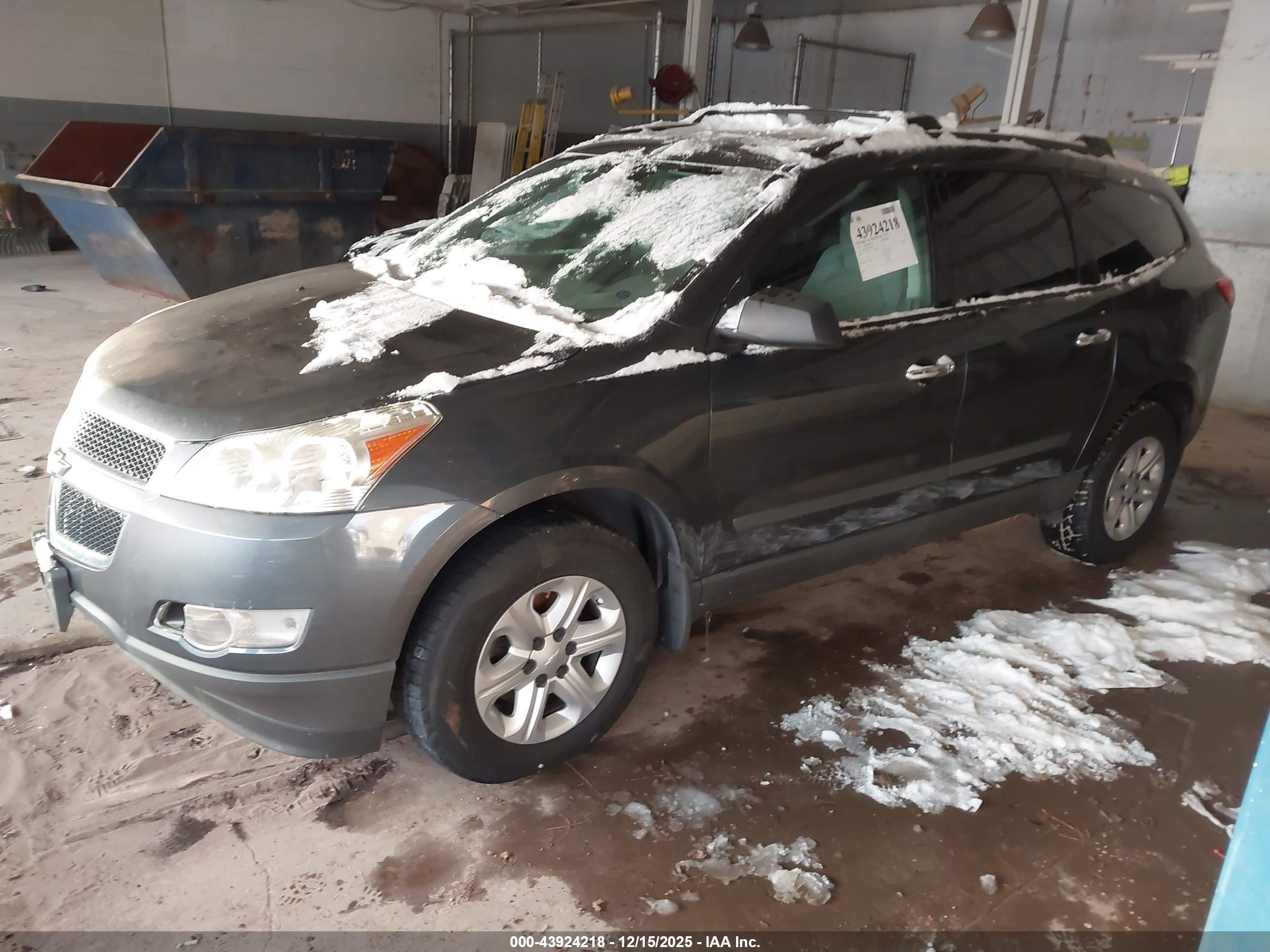 CHEVROLET TRAVERSE image 2