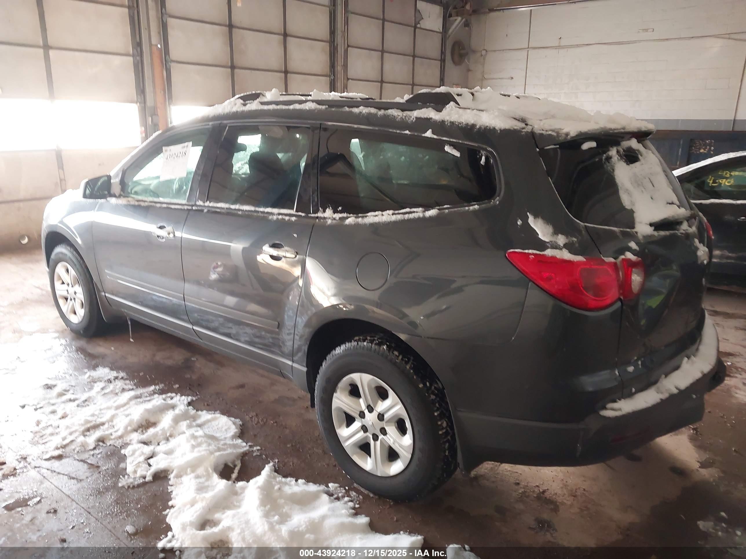 CHEVROLET TRAVERSE image 3