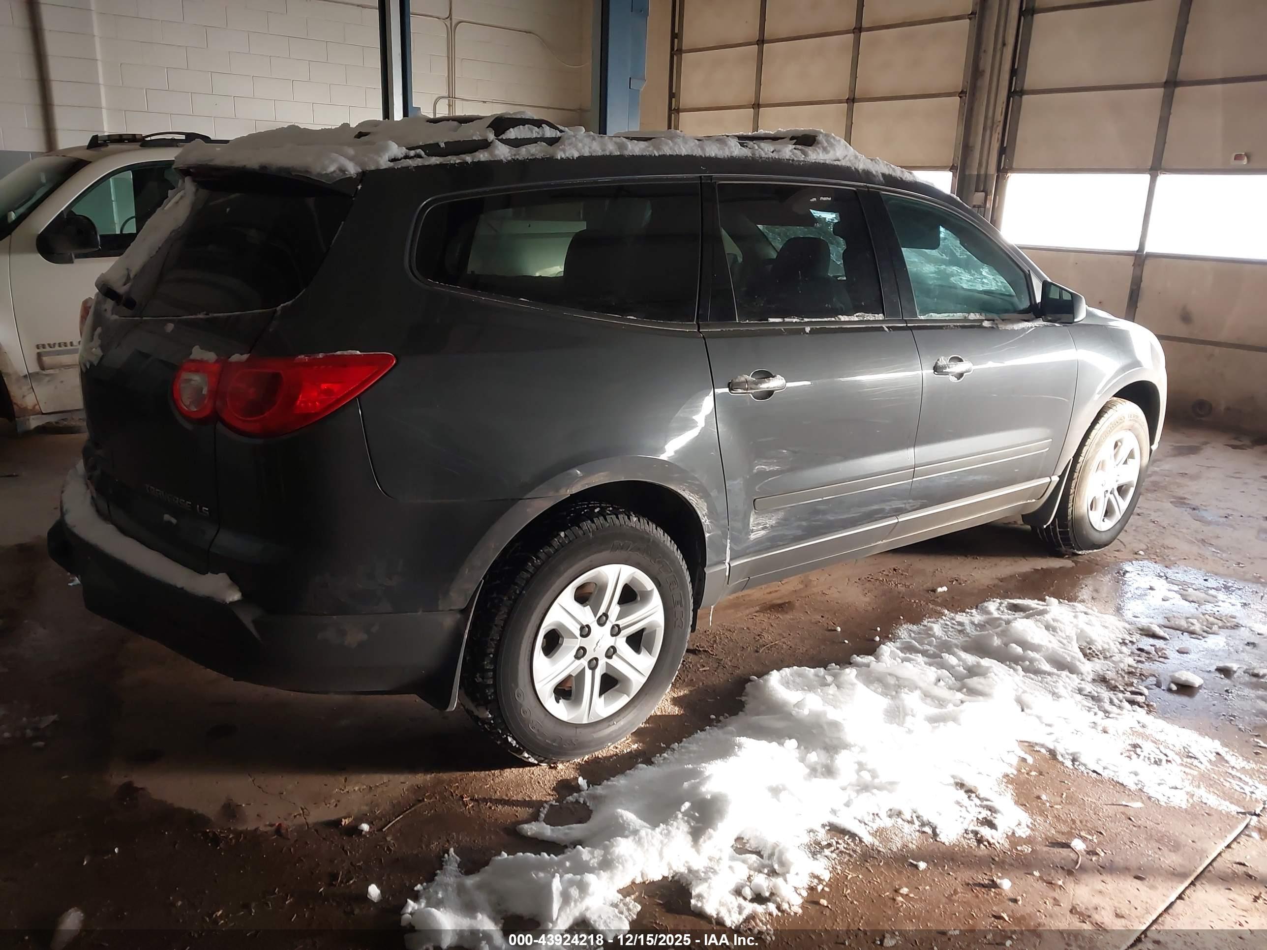CHEVROLET TRAVERSE image 4