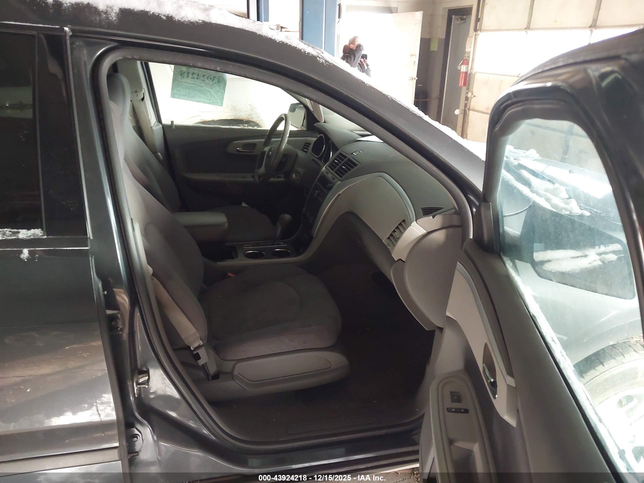 CHEVROLET TRAVERSE image 5