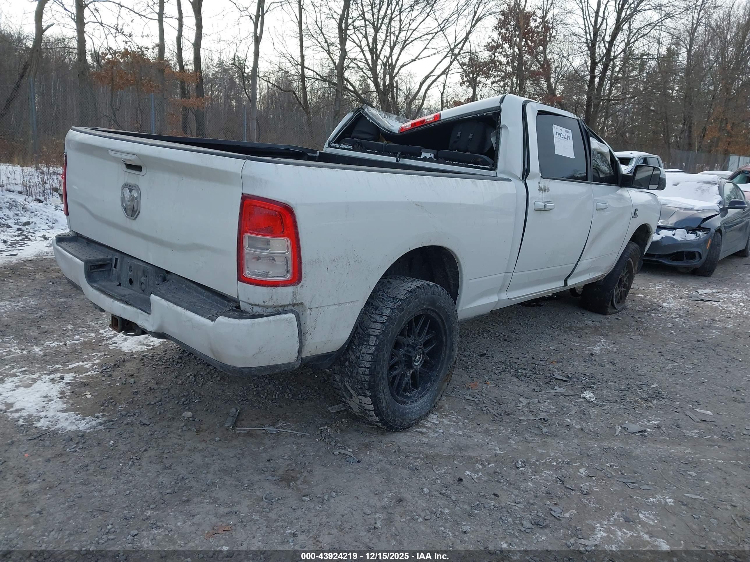 RAM 2500 image 4