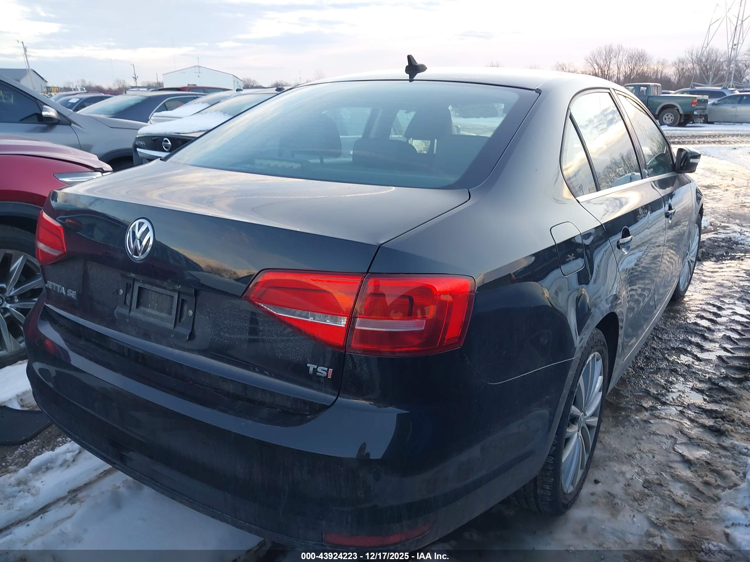 VOLKSWAGEN JETTA image 4