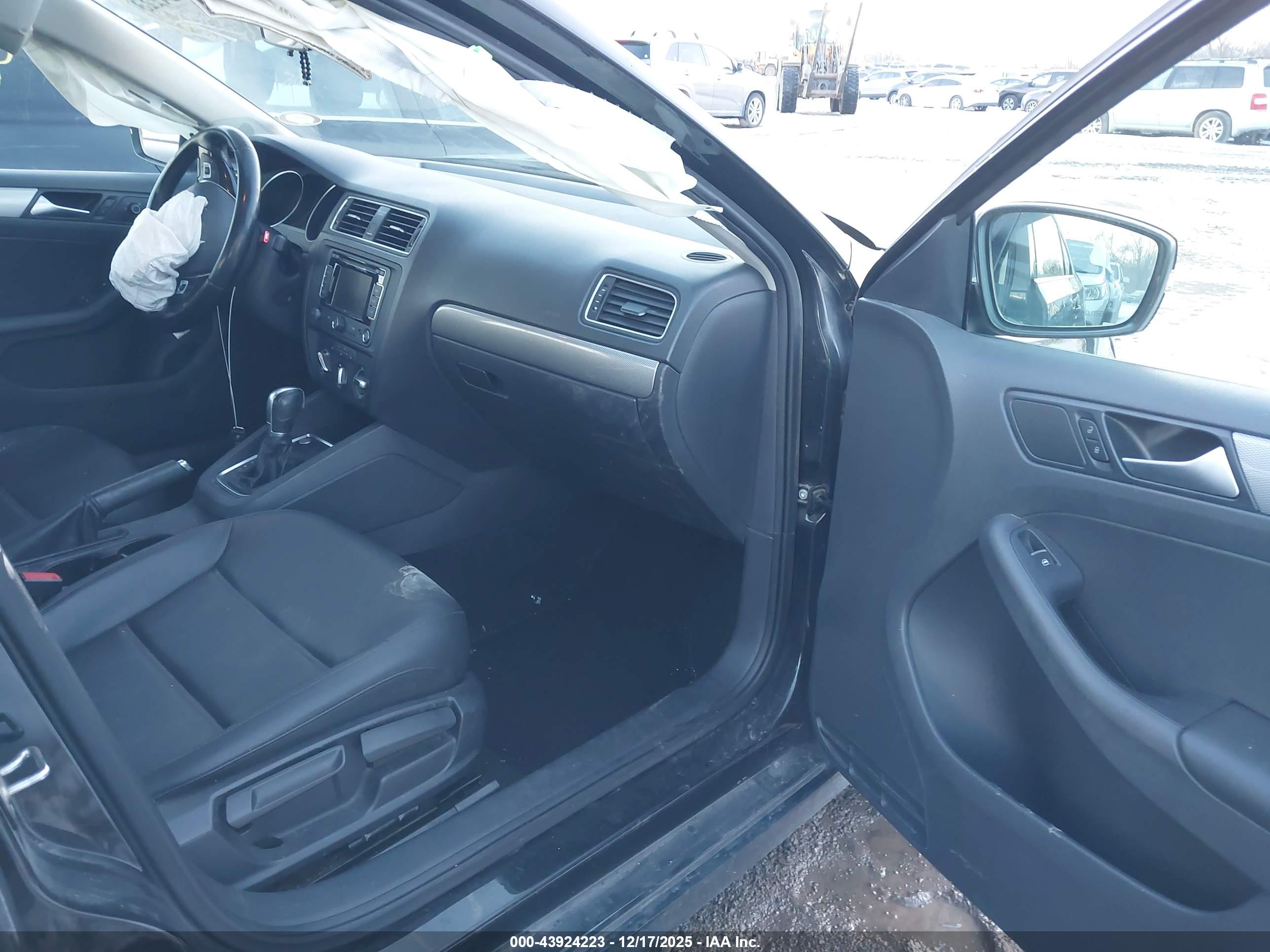 VOLKSWAGEN JETTA image 5