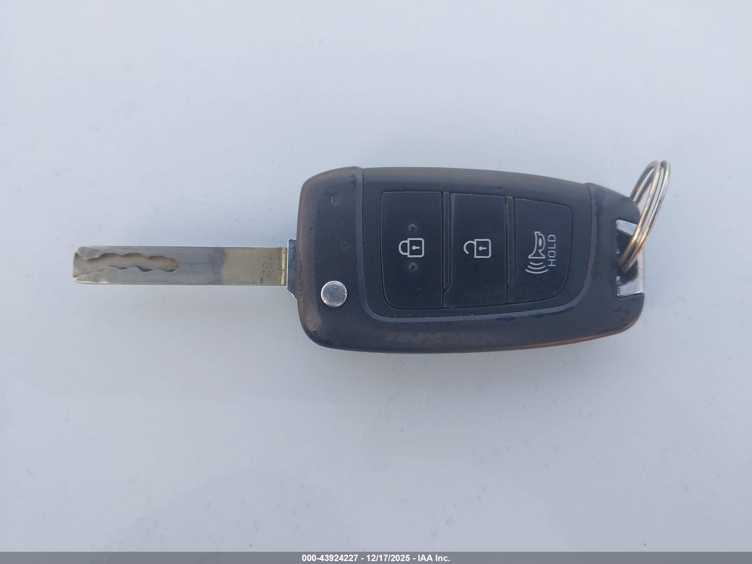 HYUNDAI SANTA image 11