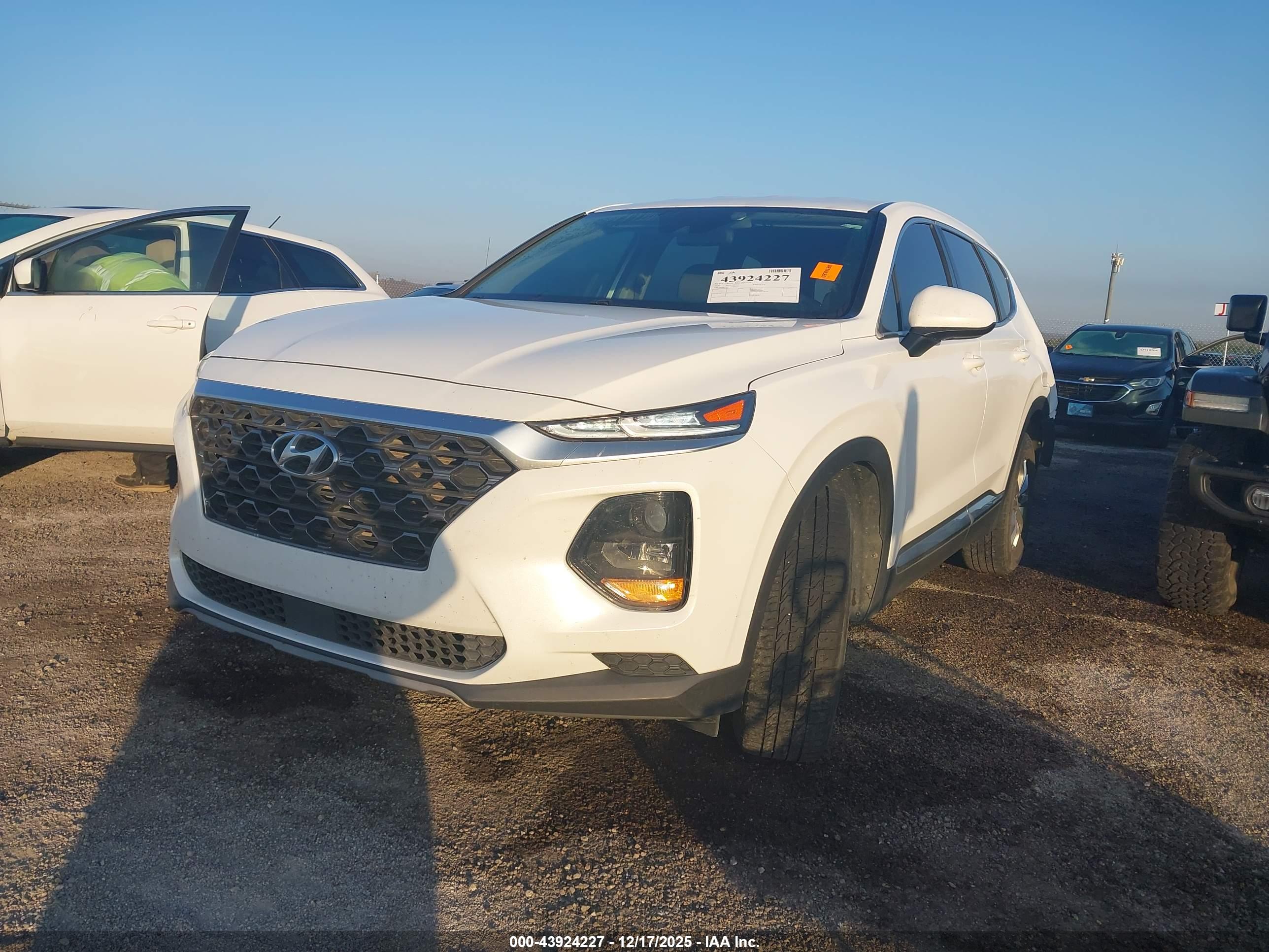 HYUNDAI SANTA image 2