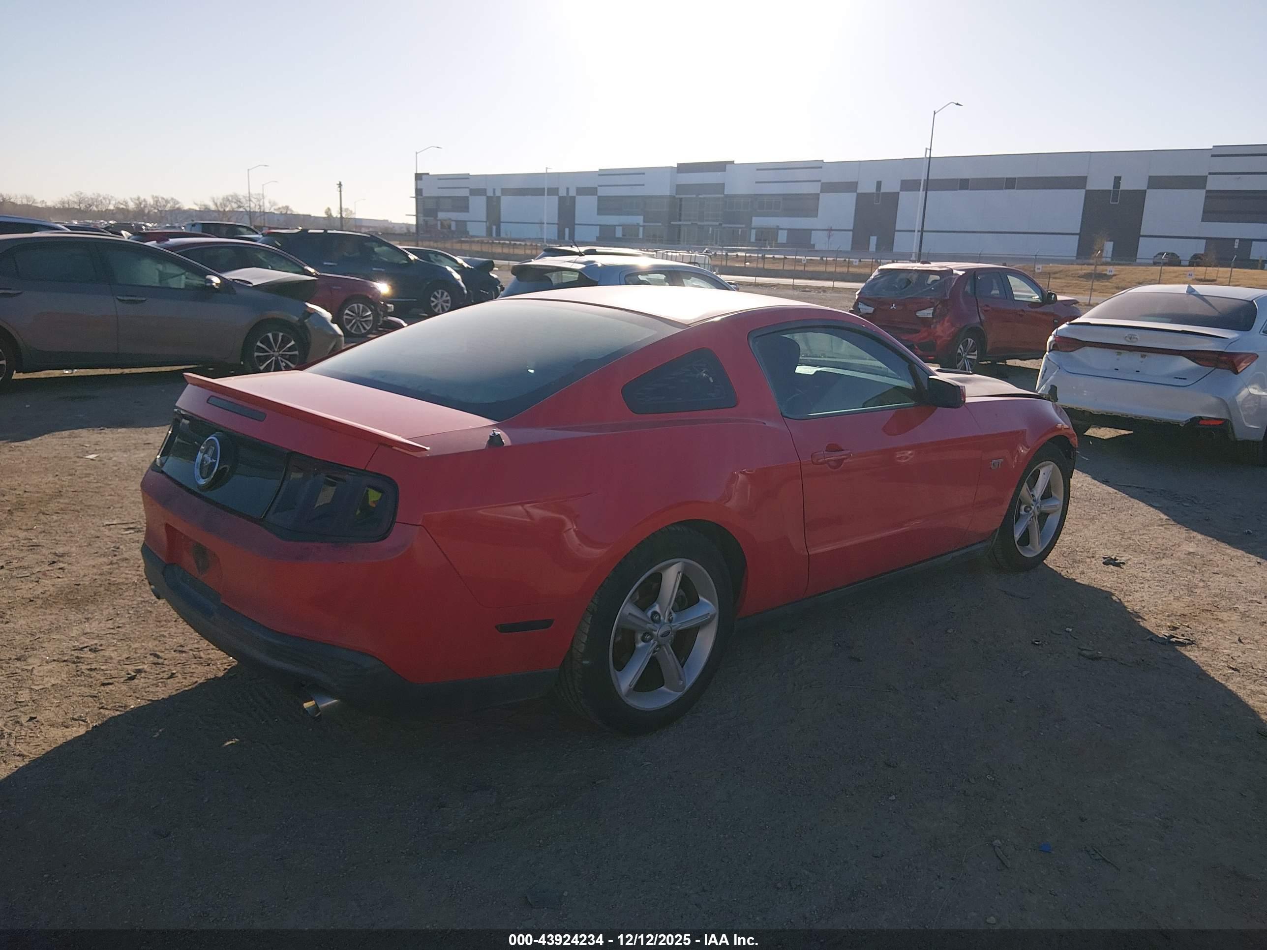 FORD MUSTANG image 4