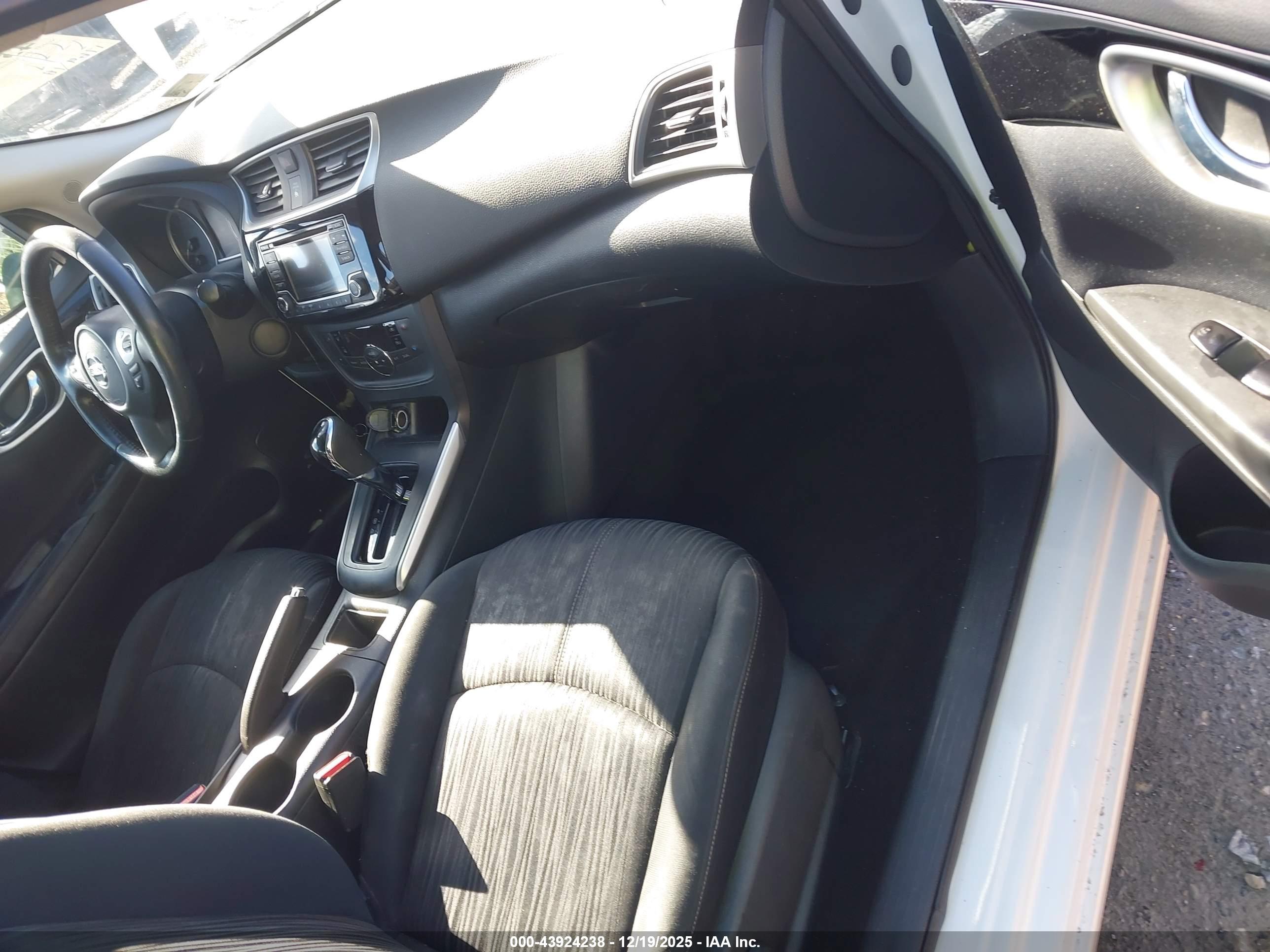 NISSAN SENTRA image 5
