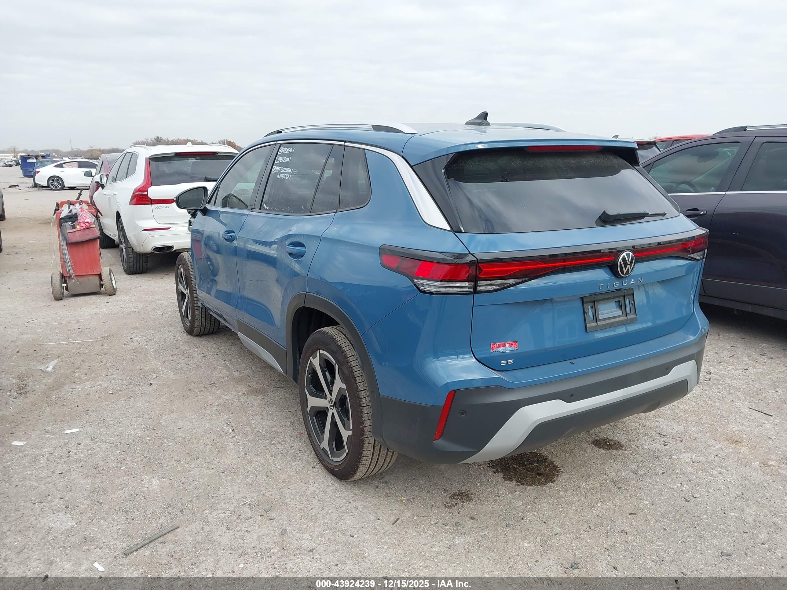 VOLKSWAGEN TIGUAN image 3