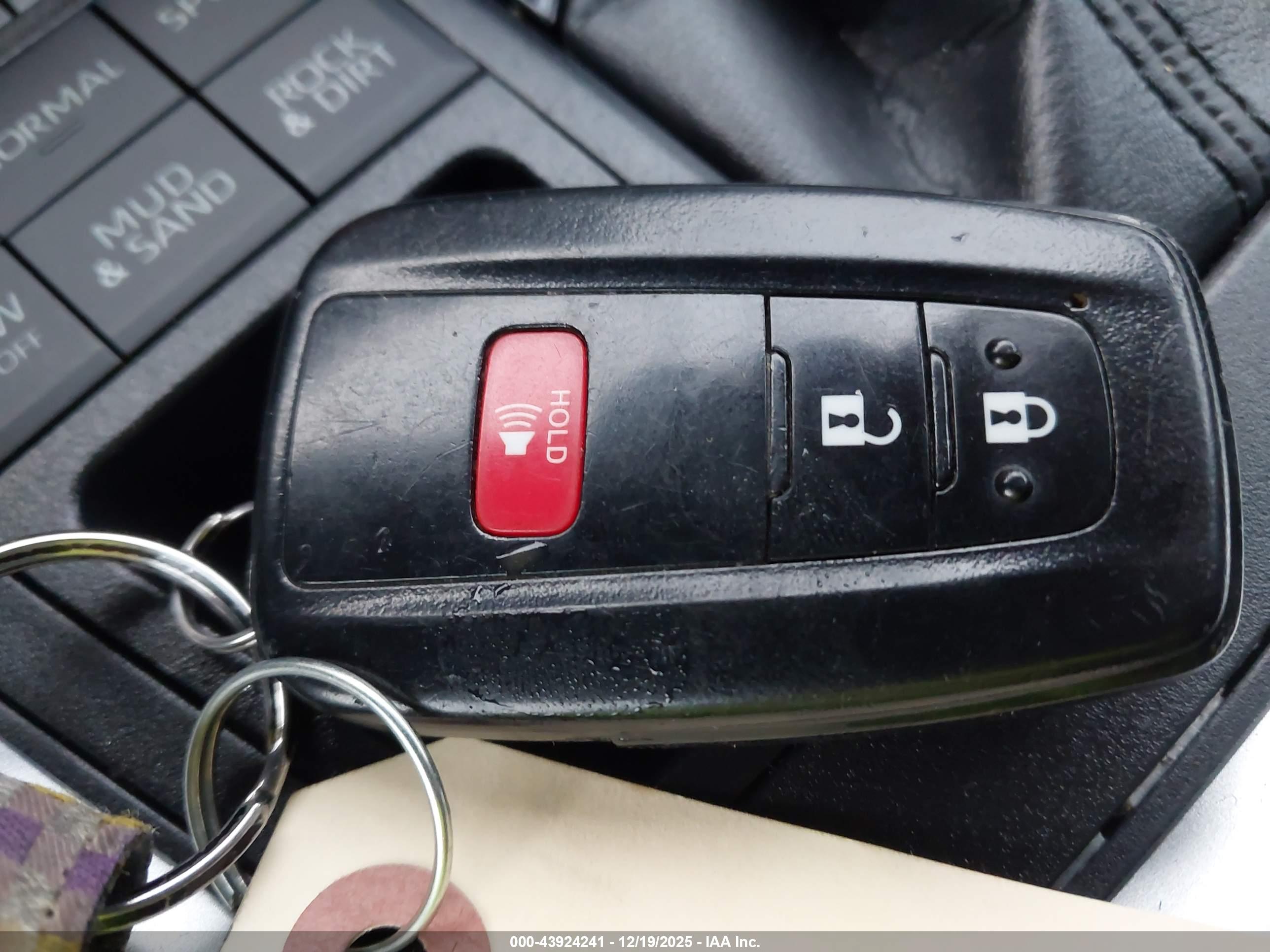 TOYOTA RAV4 image 11