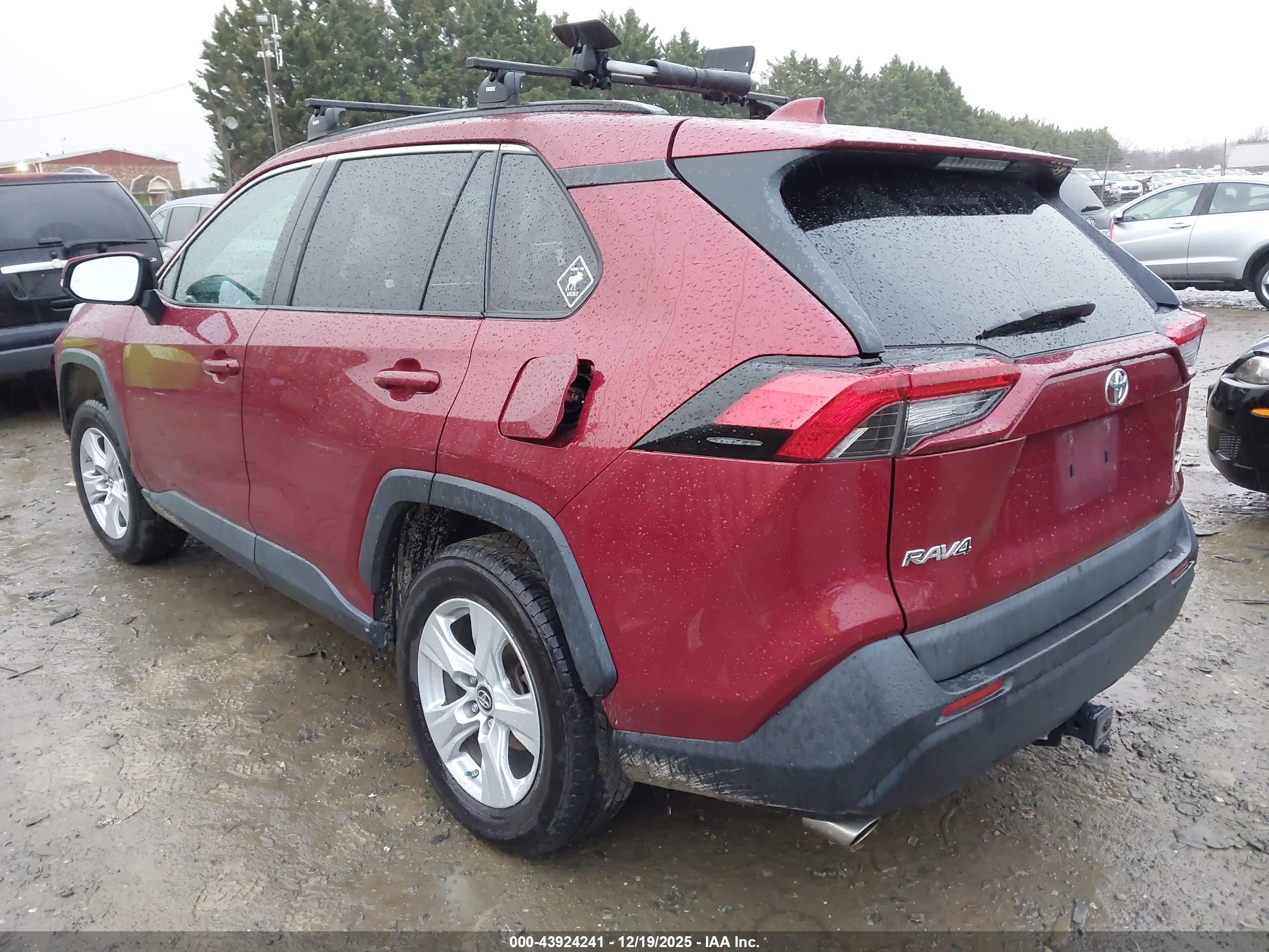 TOYOTA RAV4 image 3