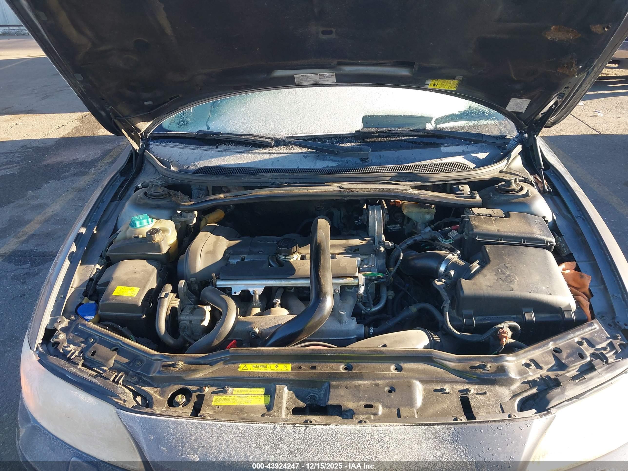 VOLVO S60 image 10