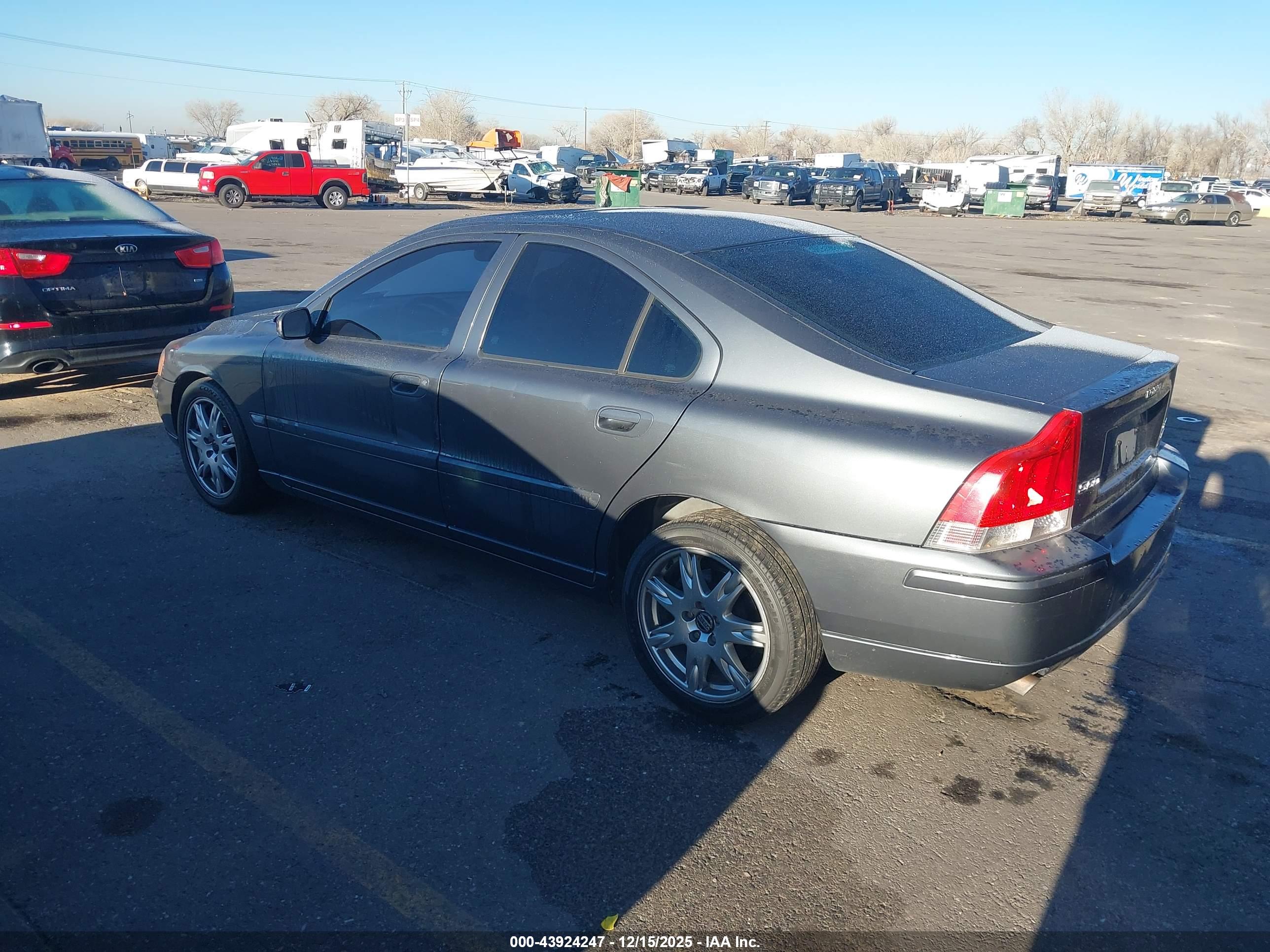 VOLVO S60 image 3