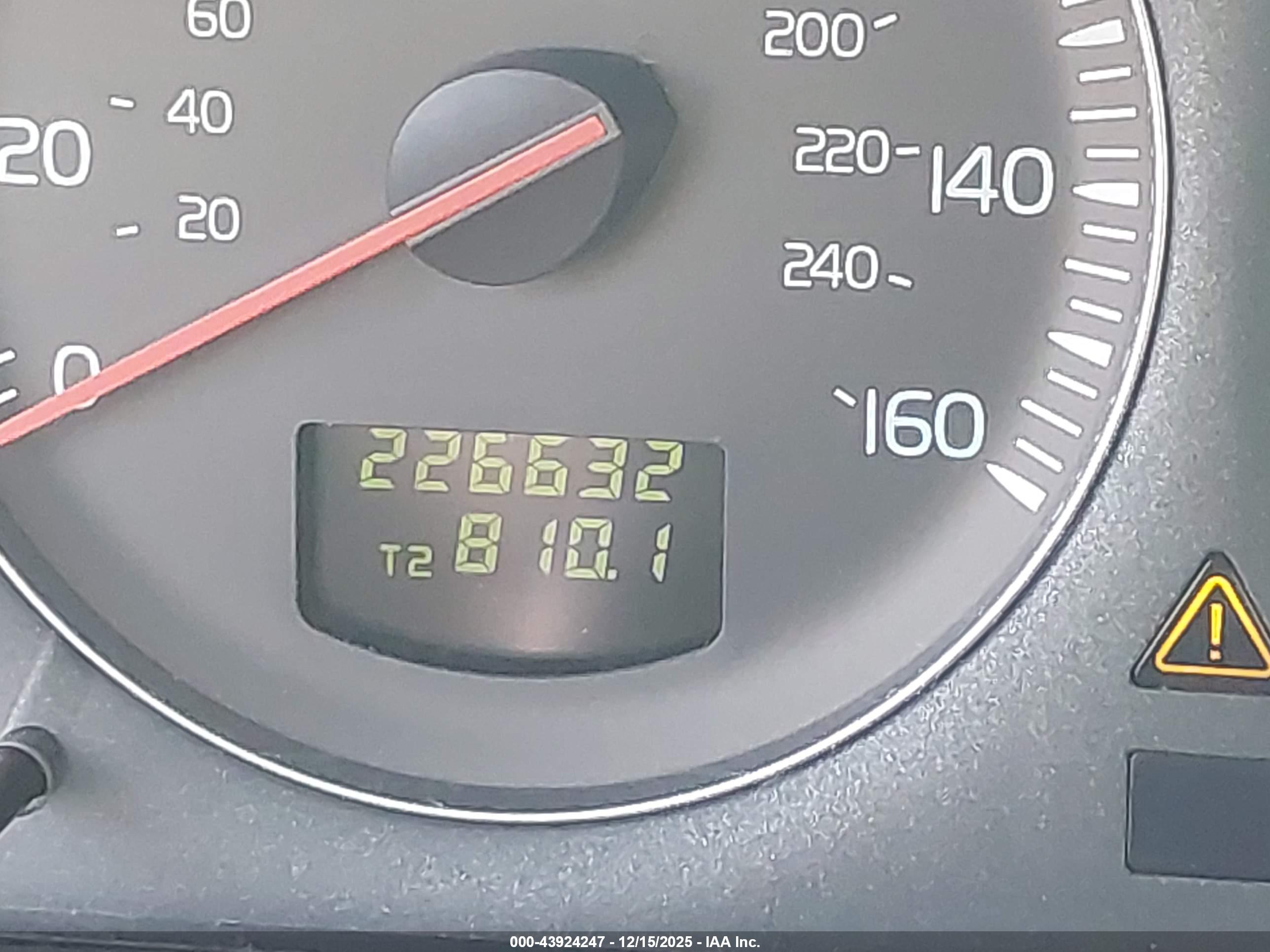 VOLVO S60 image 7