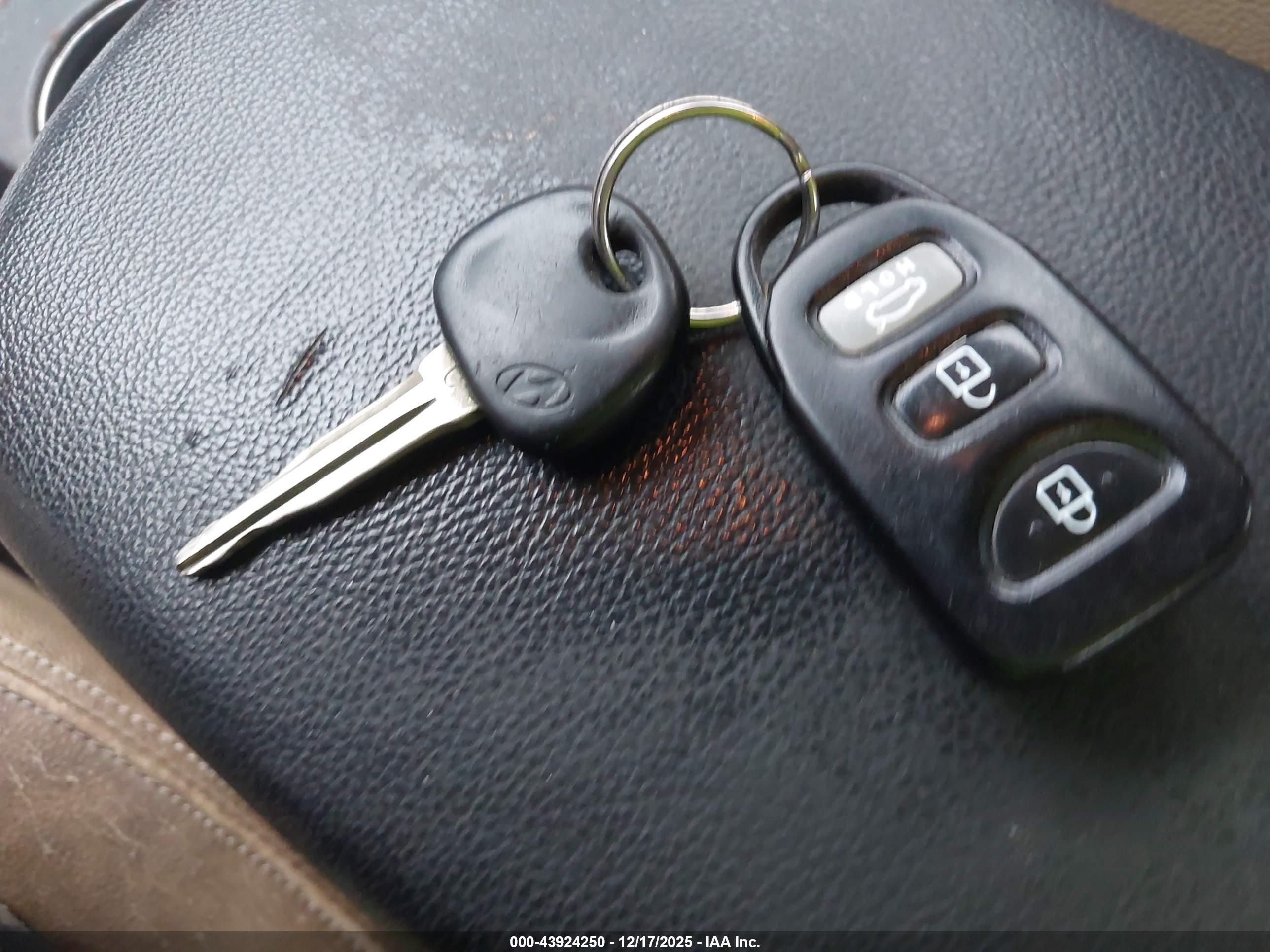 HYUNDAI ELANTRA image 11