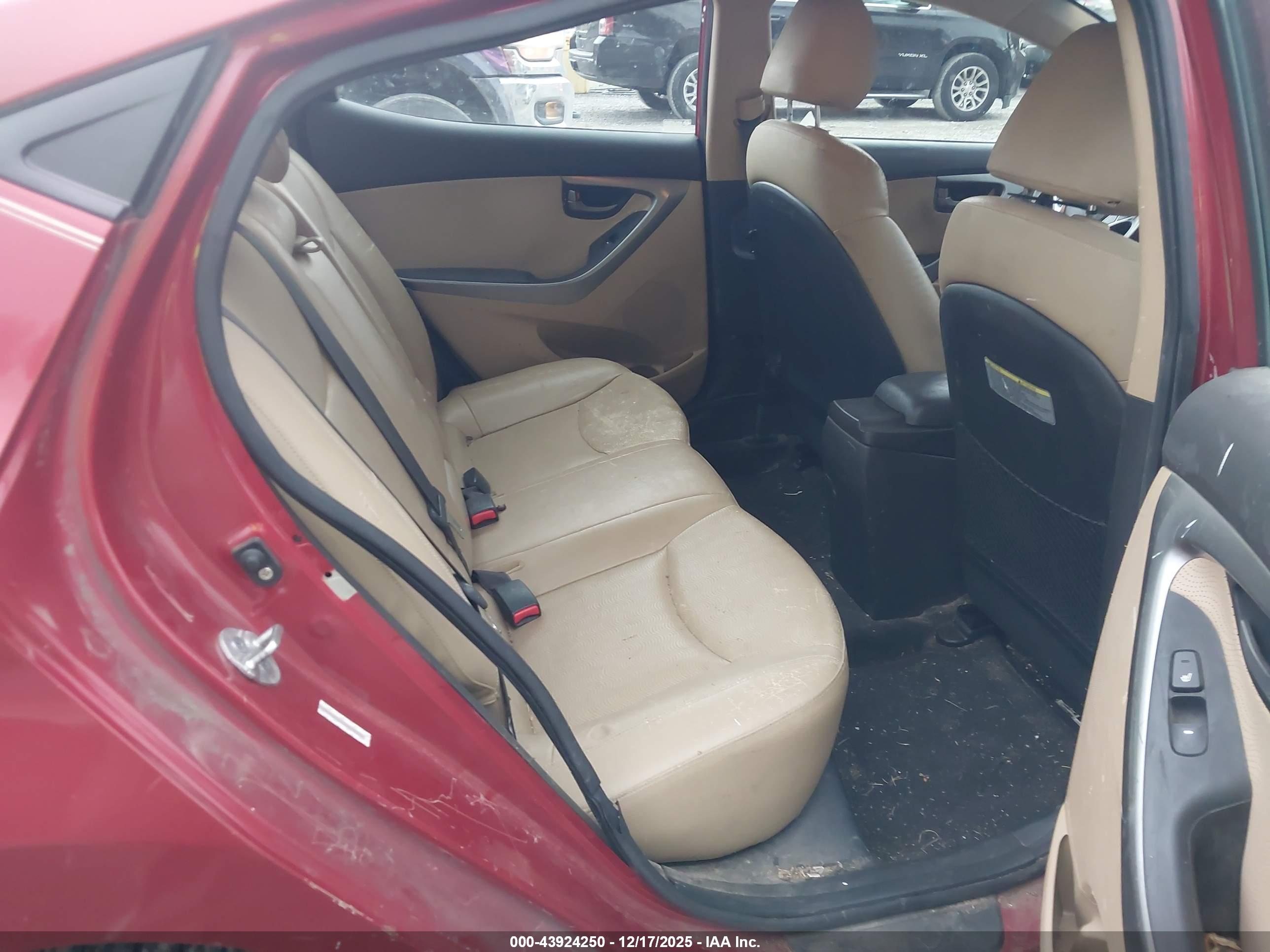 HYUNDAI ELANTRA image 8