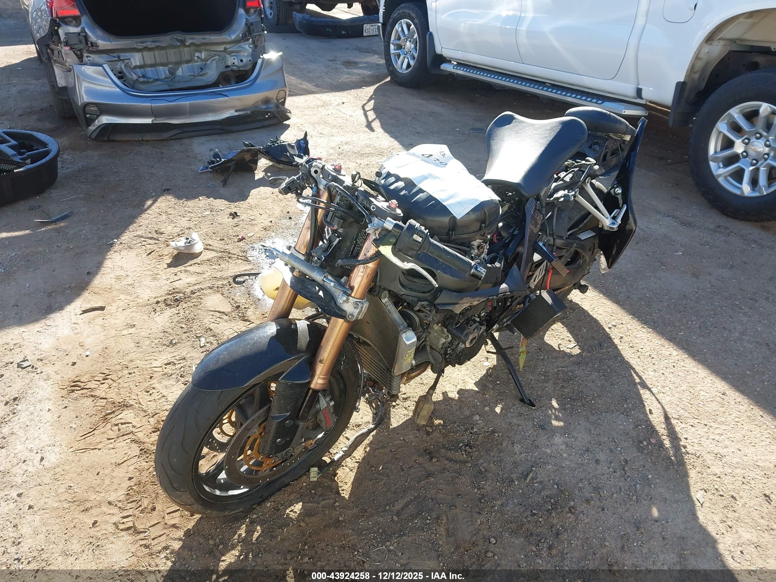 SUZUKI GSX-R1000 image 2