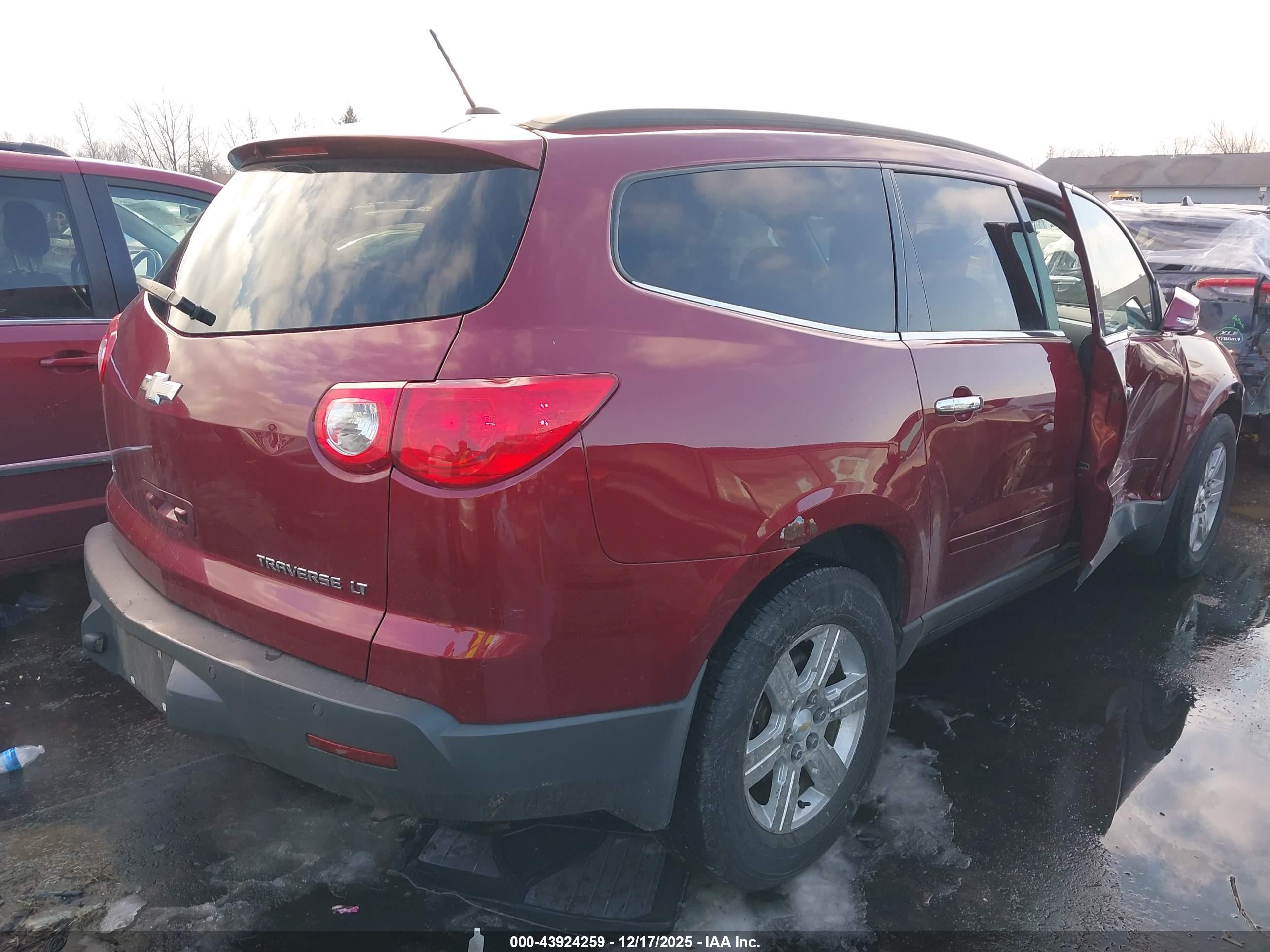 CHEVROLET TRAVERSE image 4