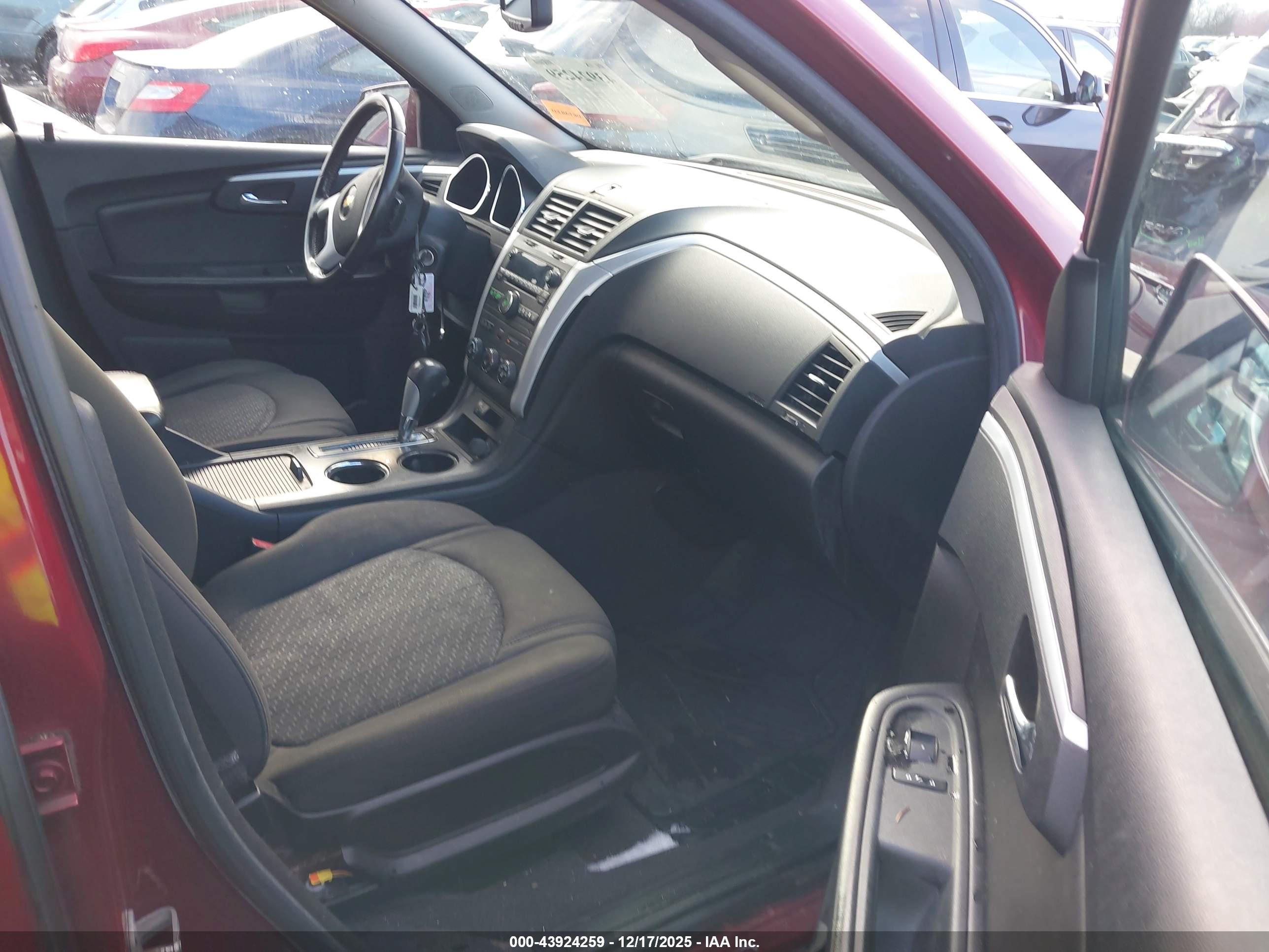 CHEVROLET TRAVERSE image 5