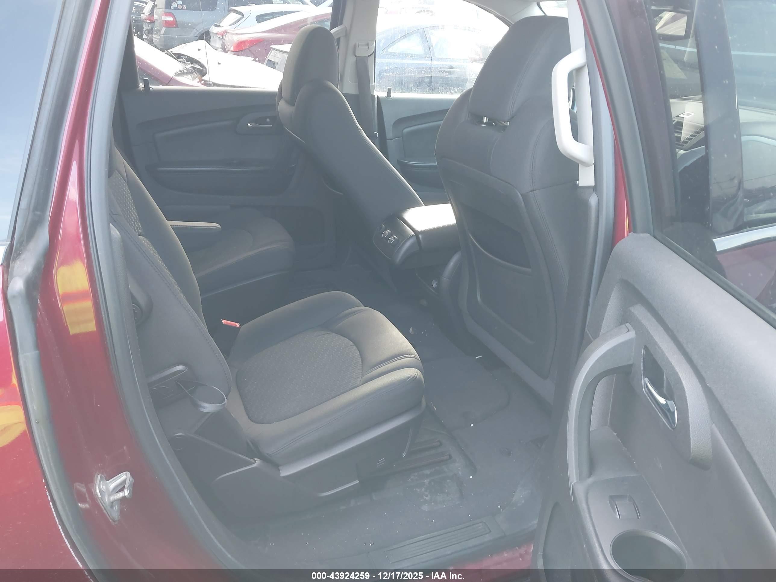 CHEVROLET TRAVERSE image 8