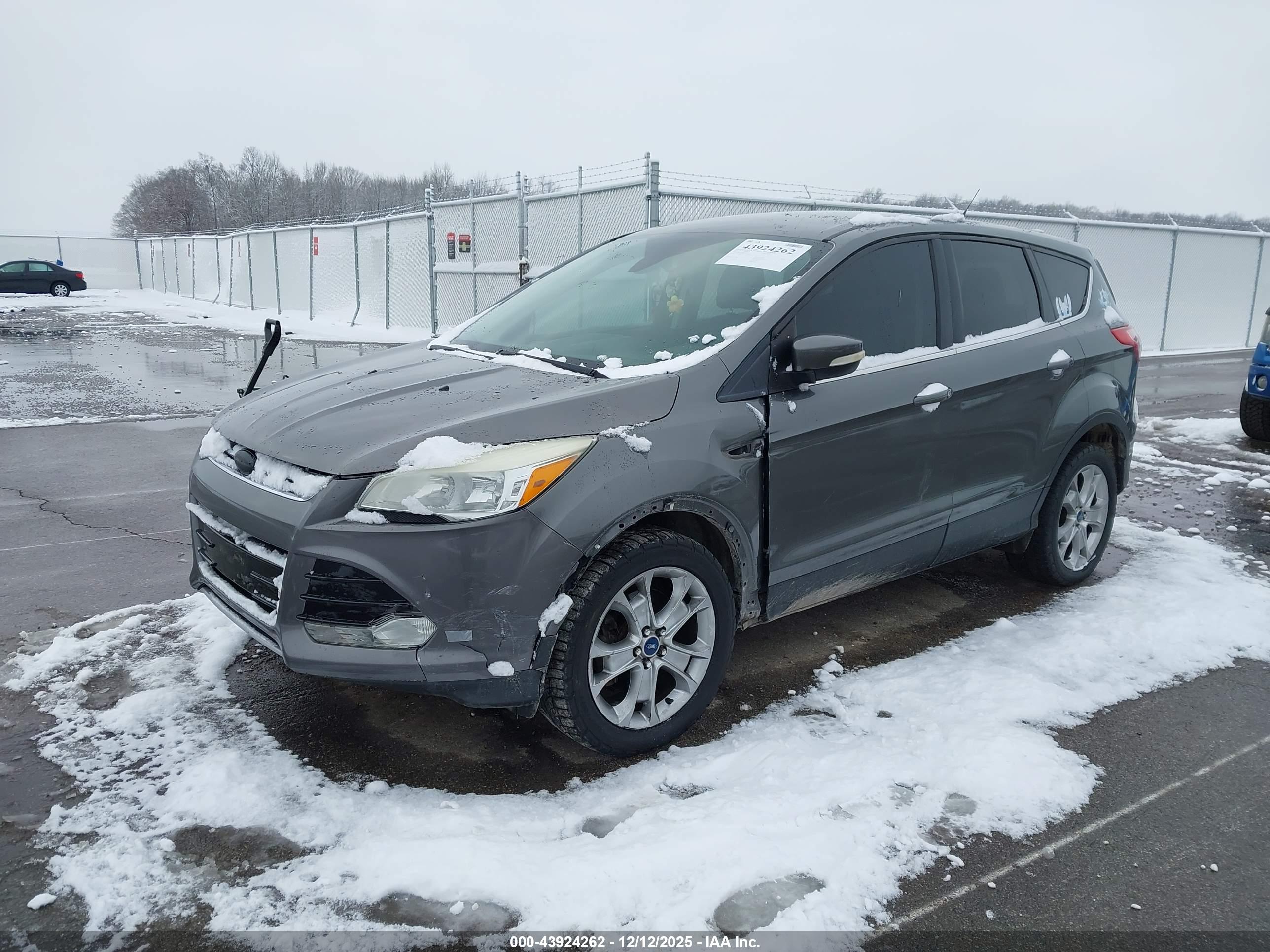 FORD ESCAPE image 2