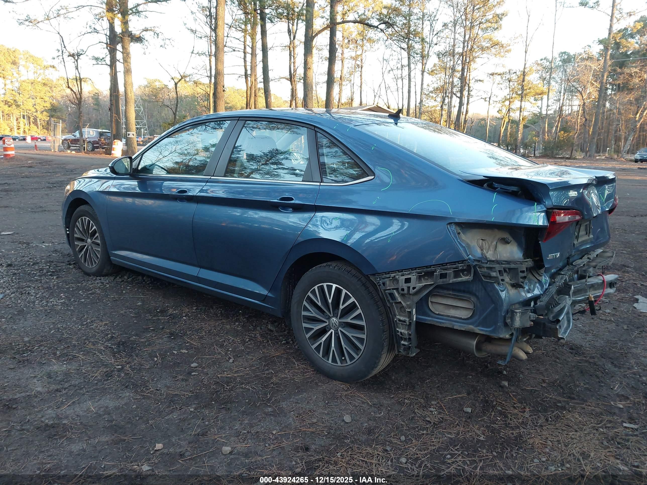 VOLKSWAGEN JETTA image 3