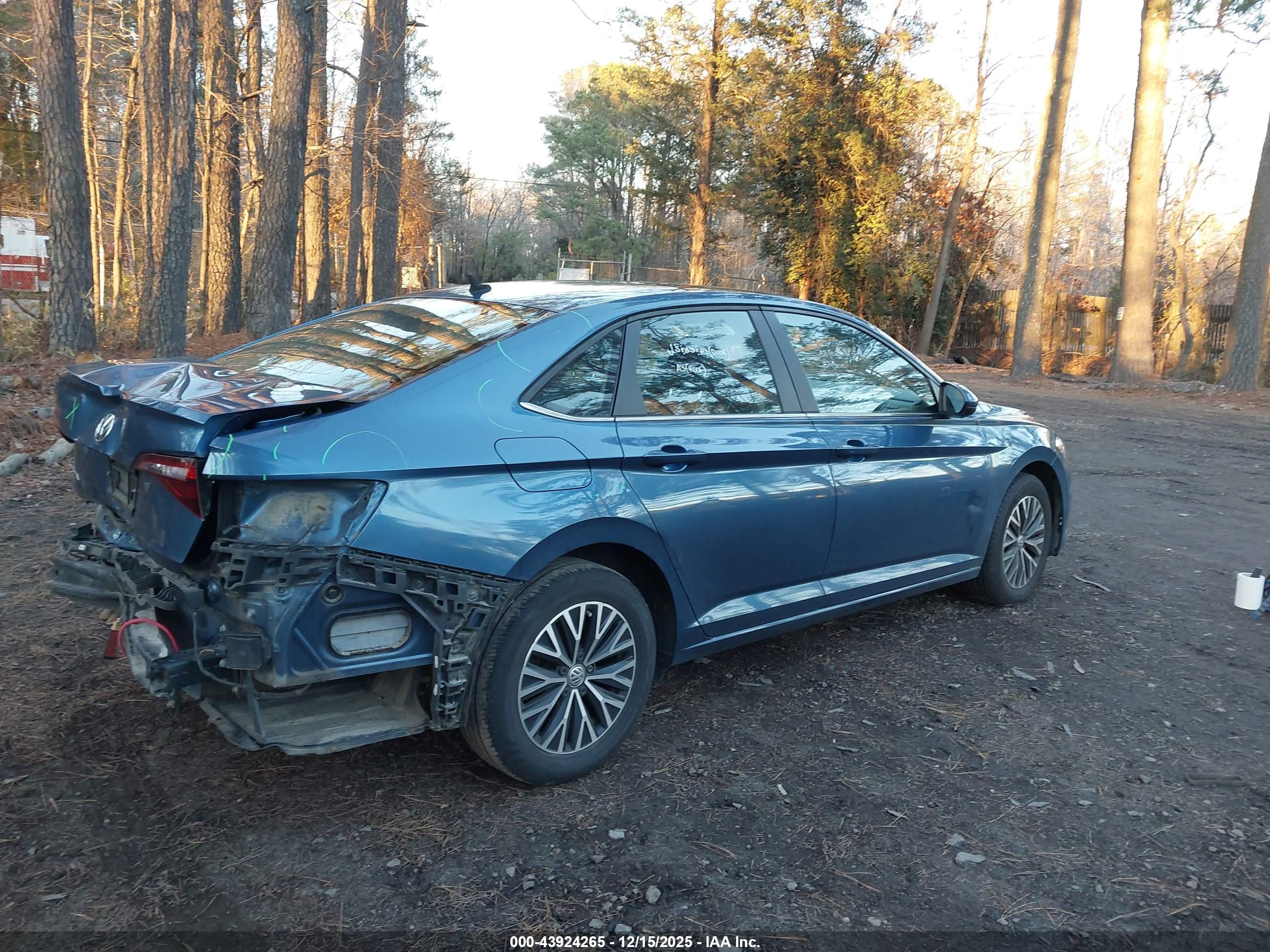 VOLKSWAGEN JETTA image 4