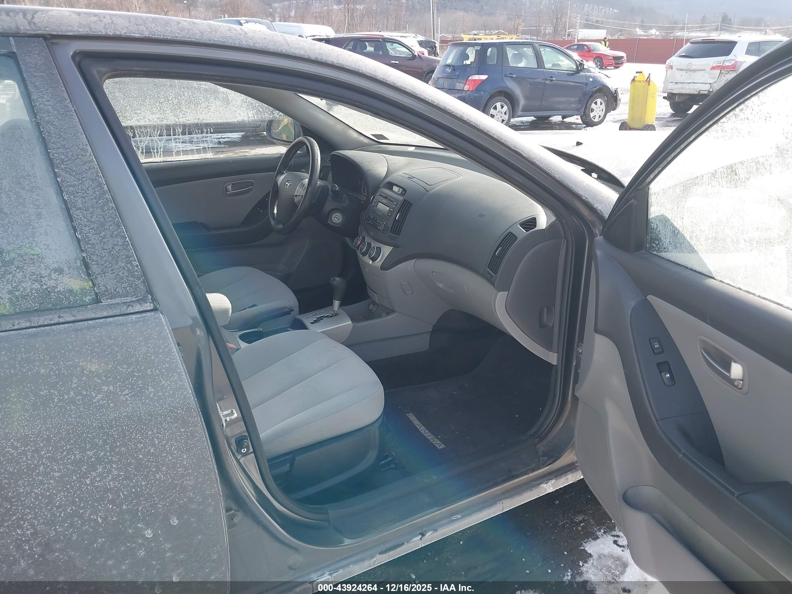 HYUNDAI ELANTRA image 5