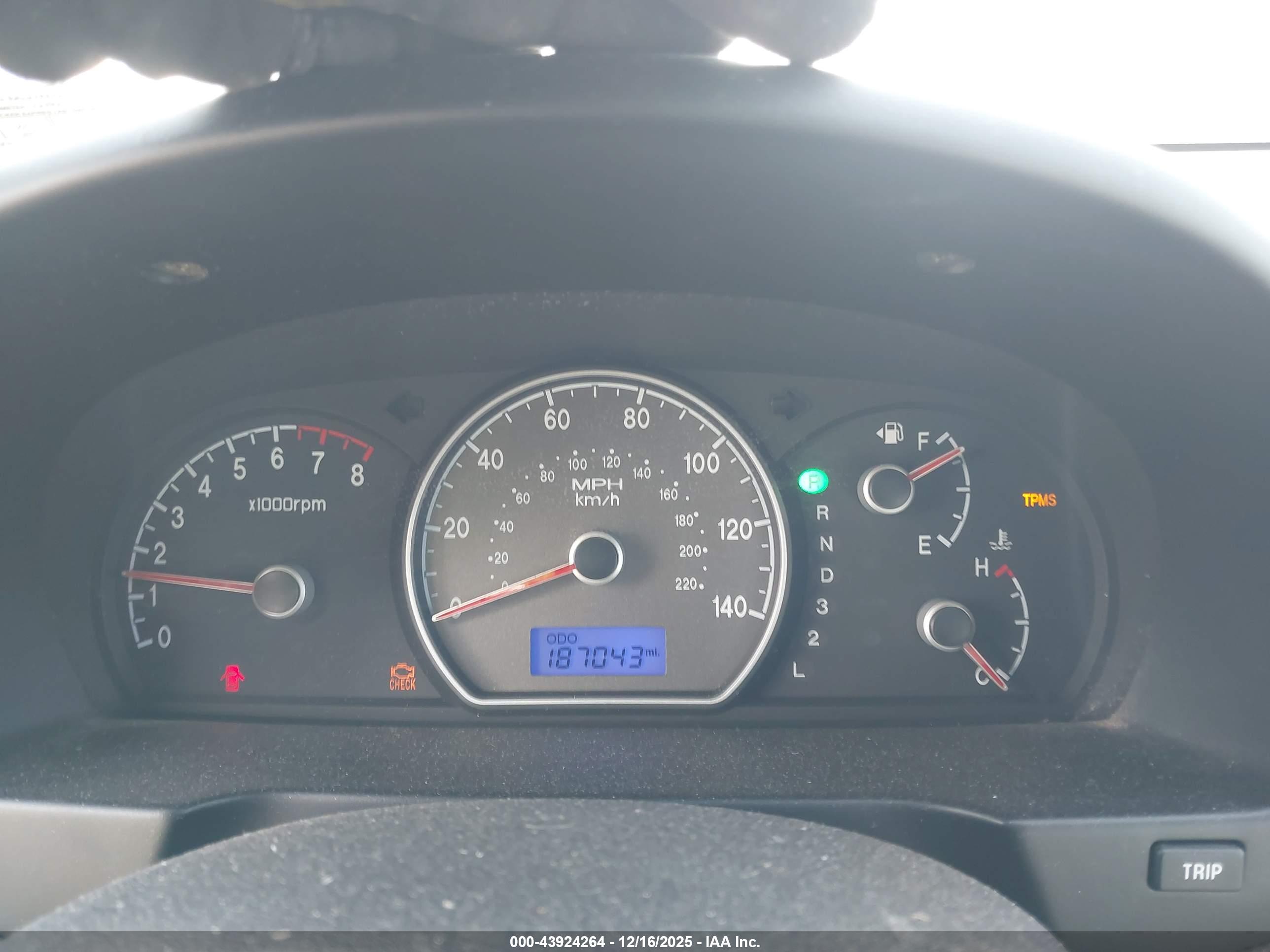 HYUNDAI ELANTRA image 7