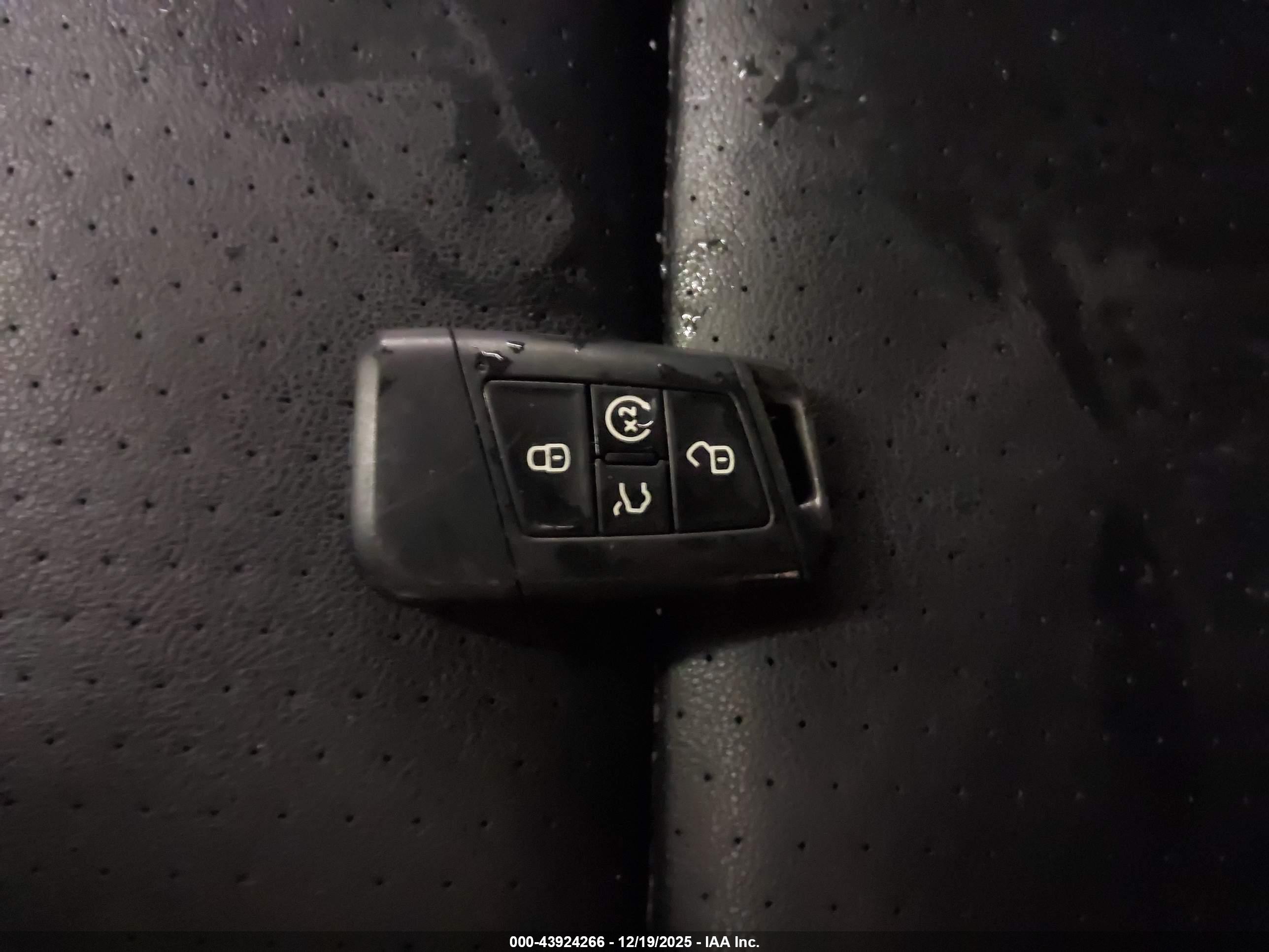 VOLKSWAGEN ATLAS image 11