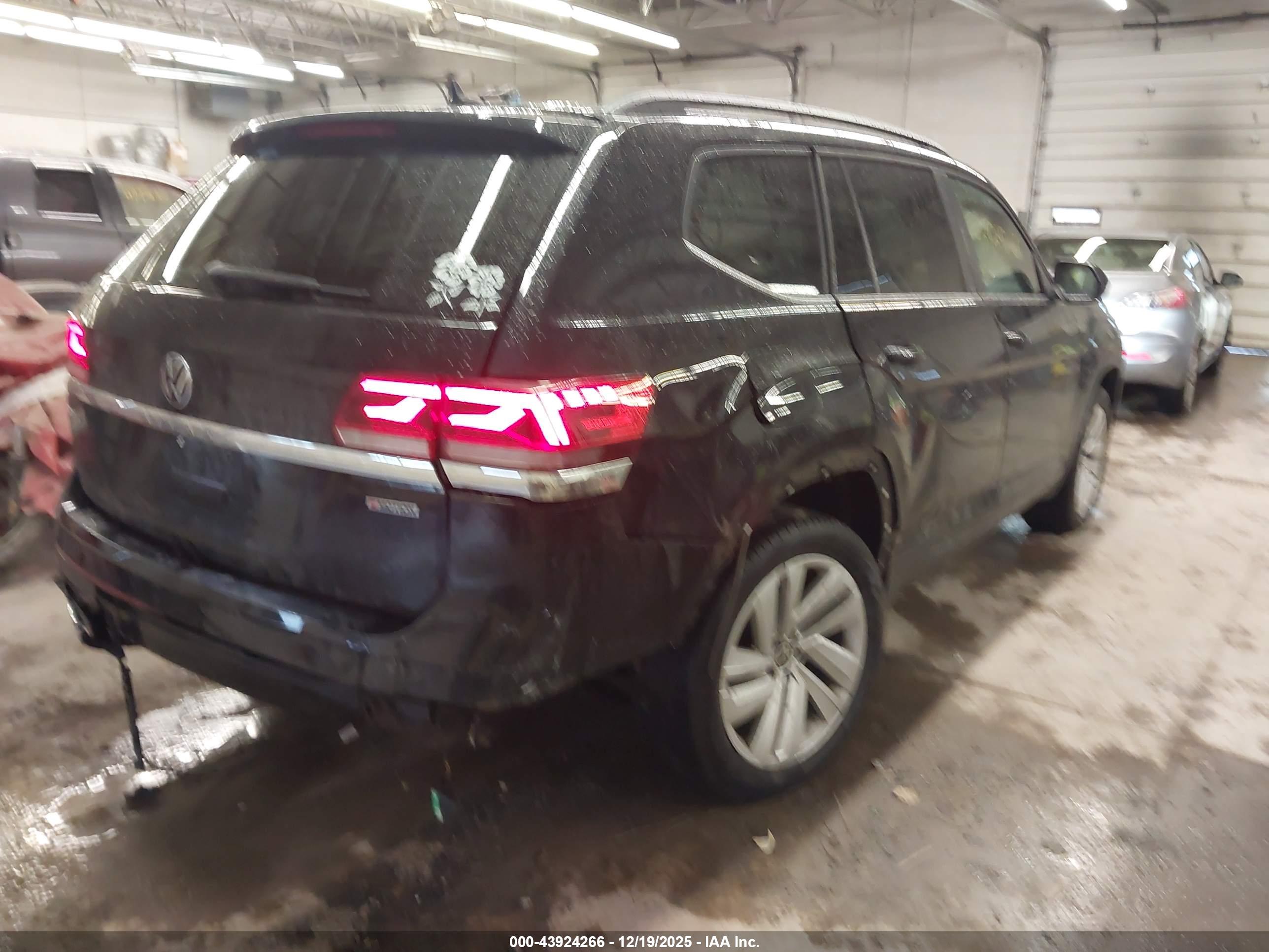 VOLKSWAGEN ATLAS image 4