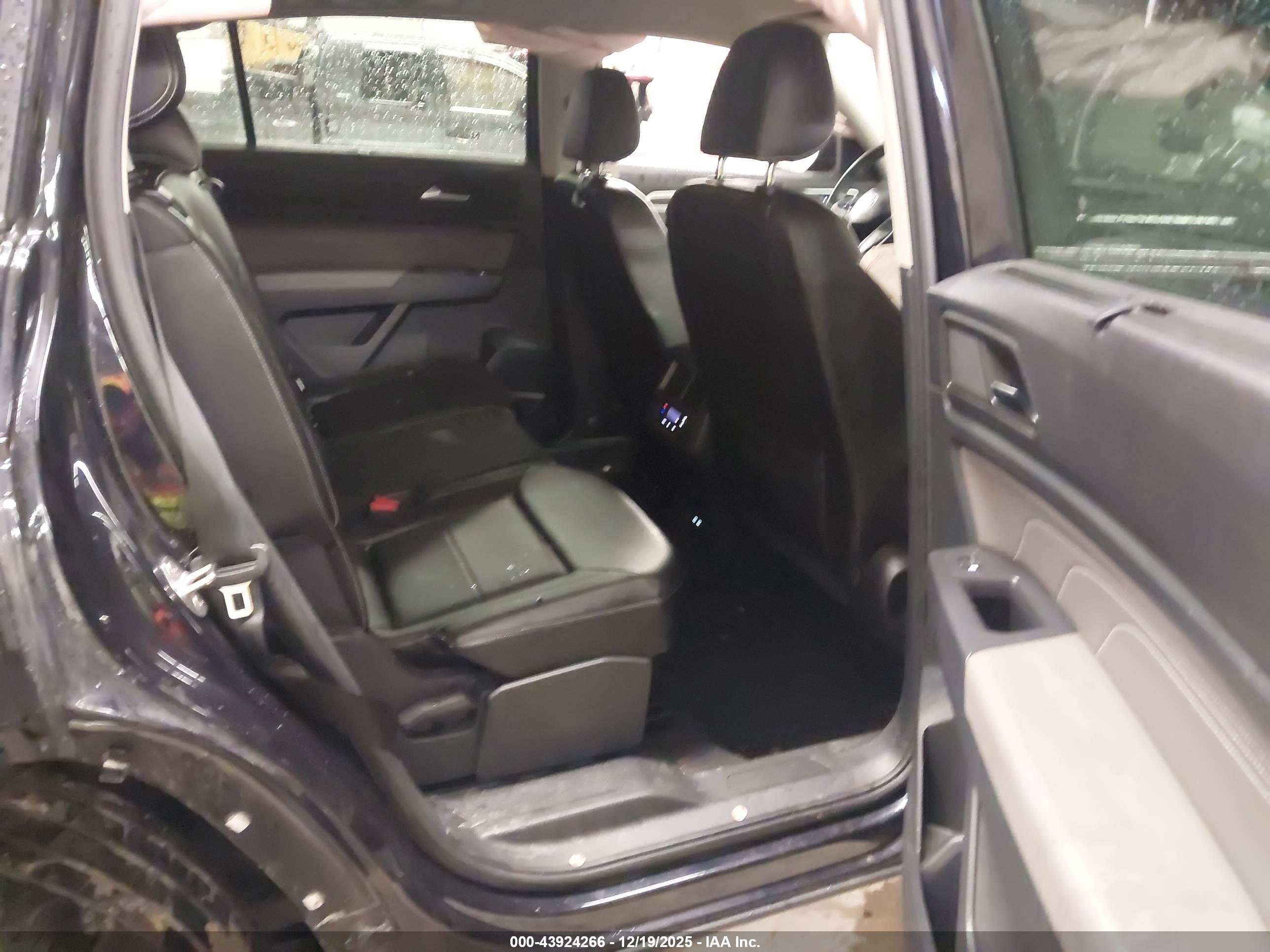 VOLKSWAGEN ATLAS image 8