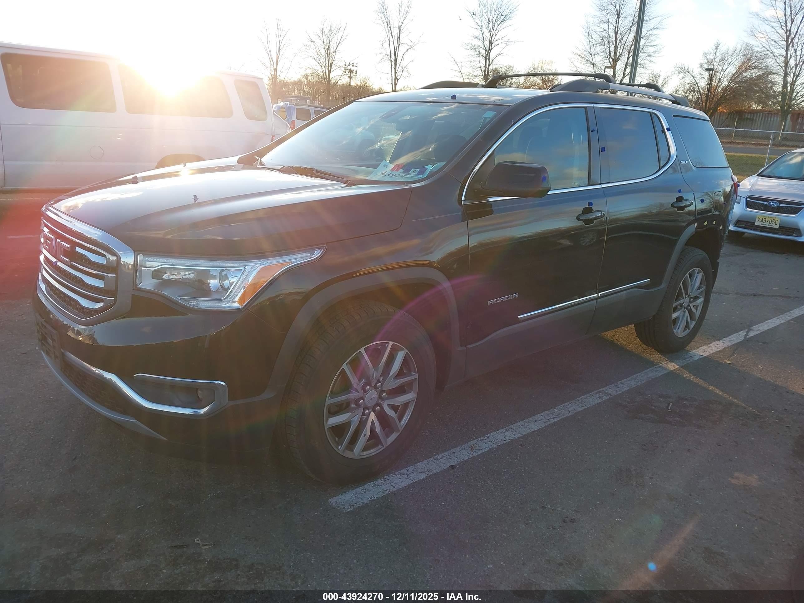 GMC ACADIA image 2
