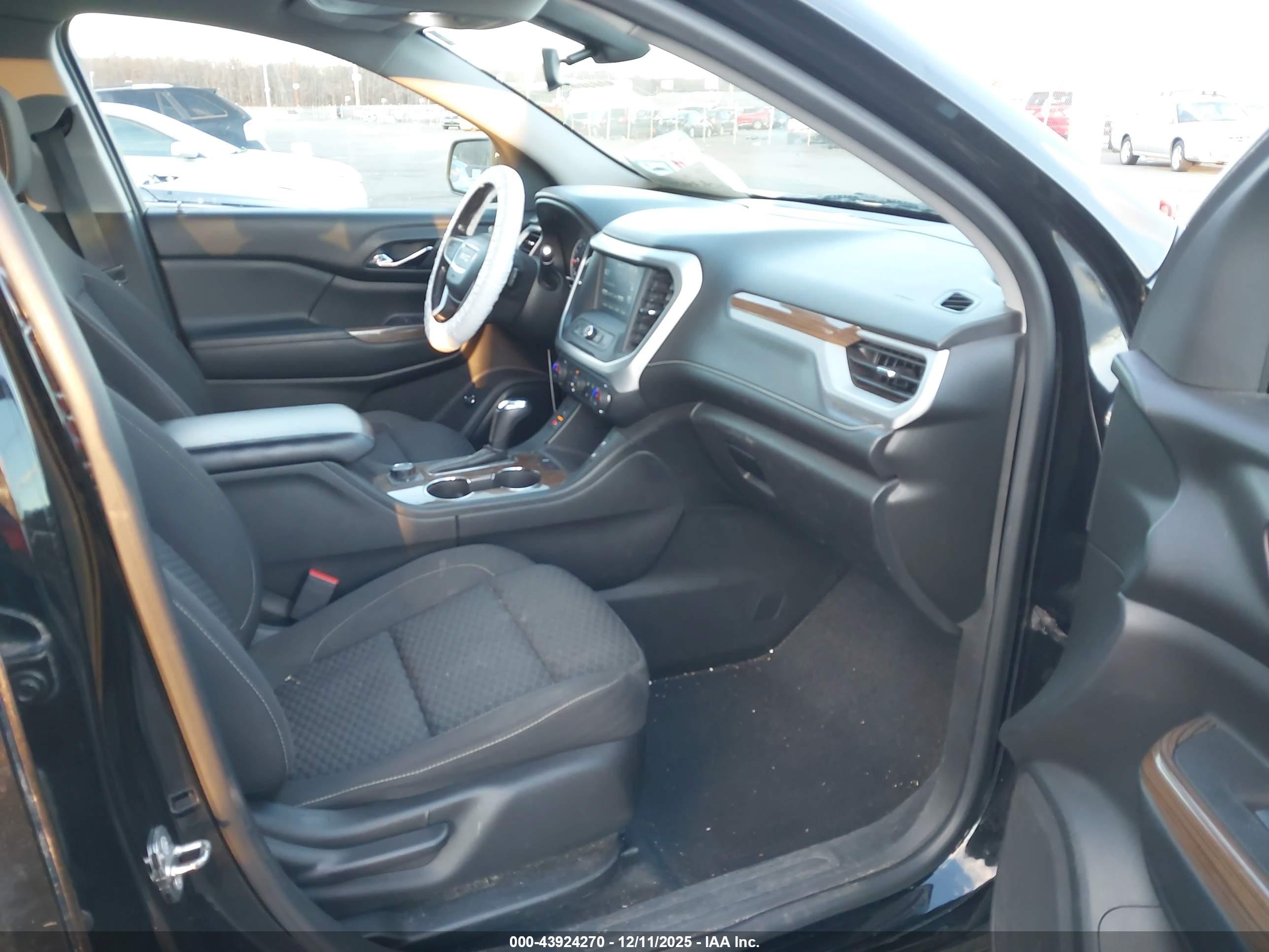 GMC ACADIA image 5