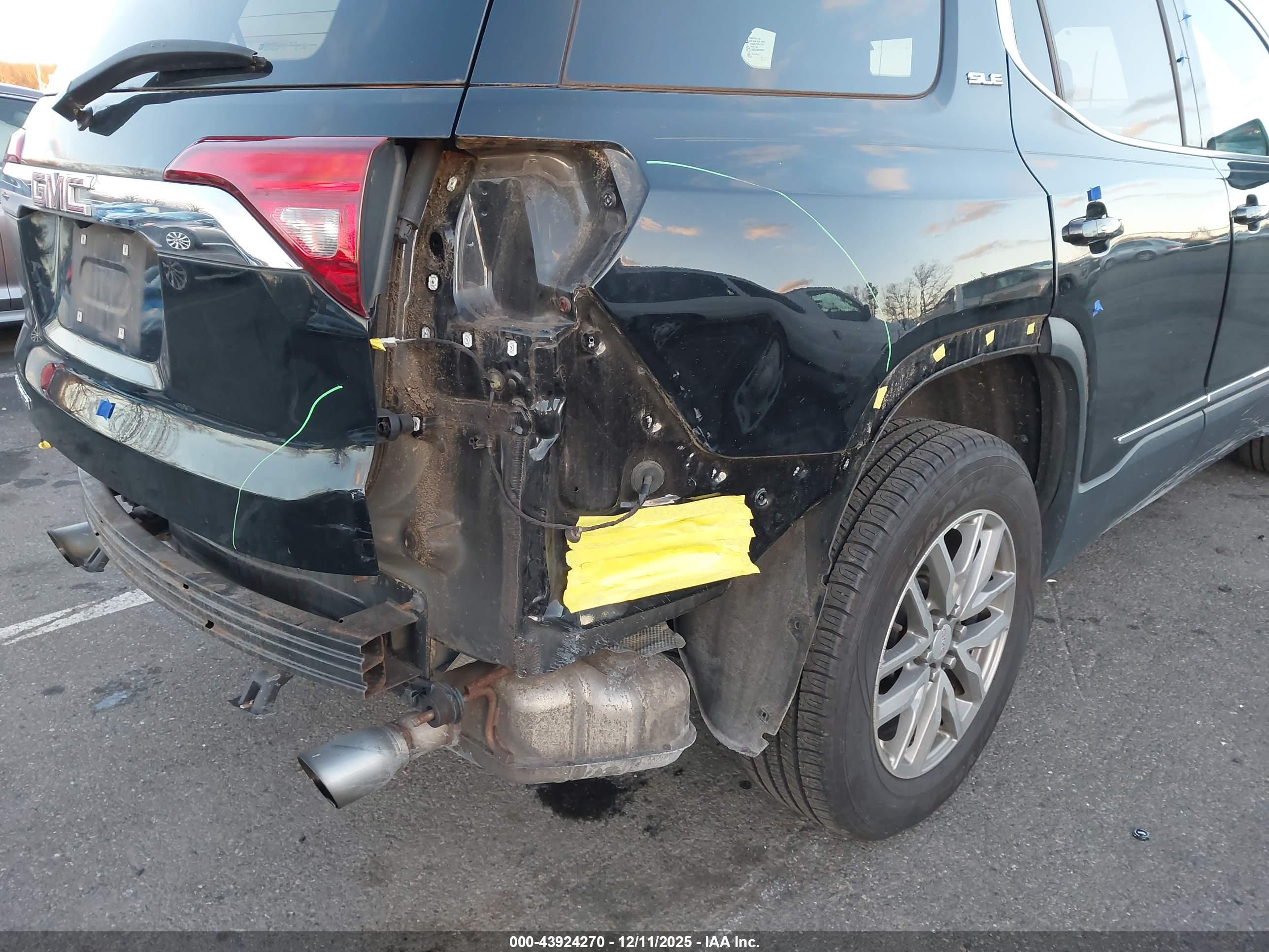 GMC ACADIA image 6