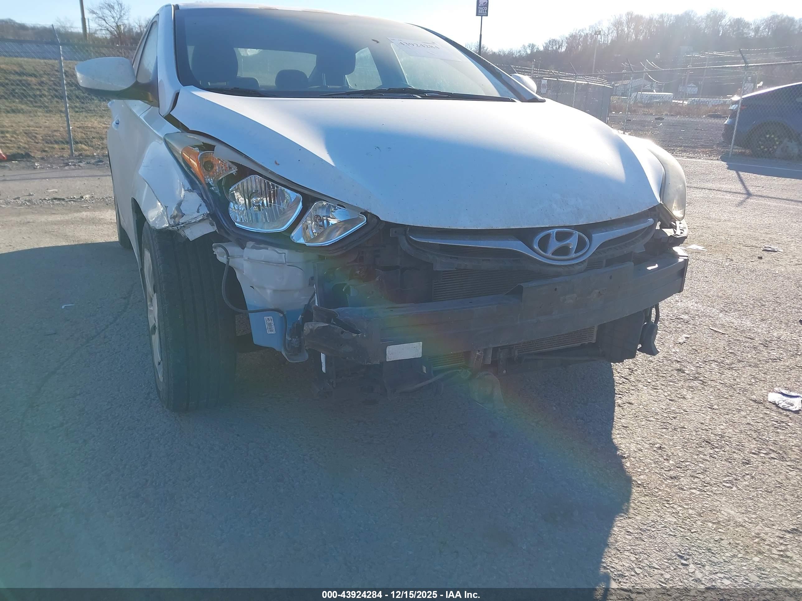 HYUNDAI ELANTRA image 6