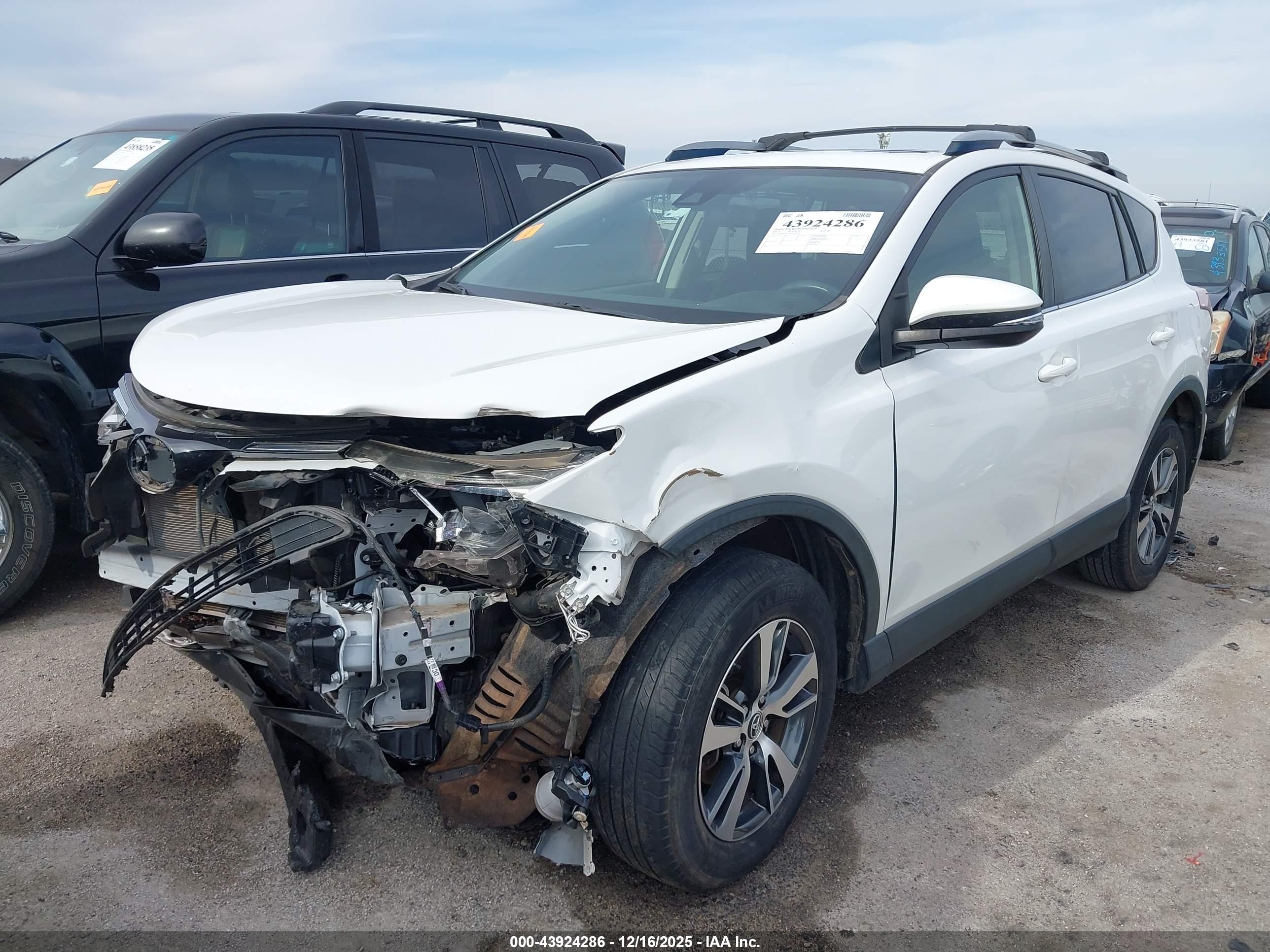 TOYOTA RAV4 image 2