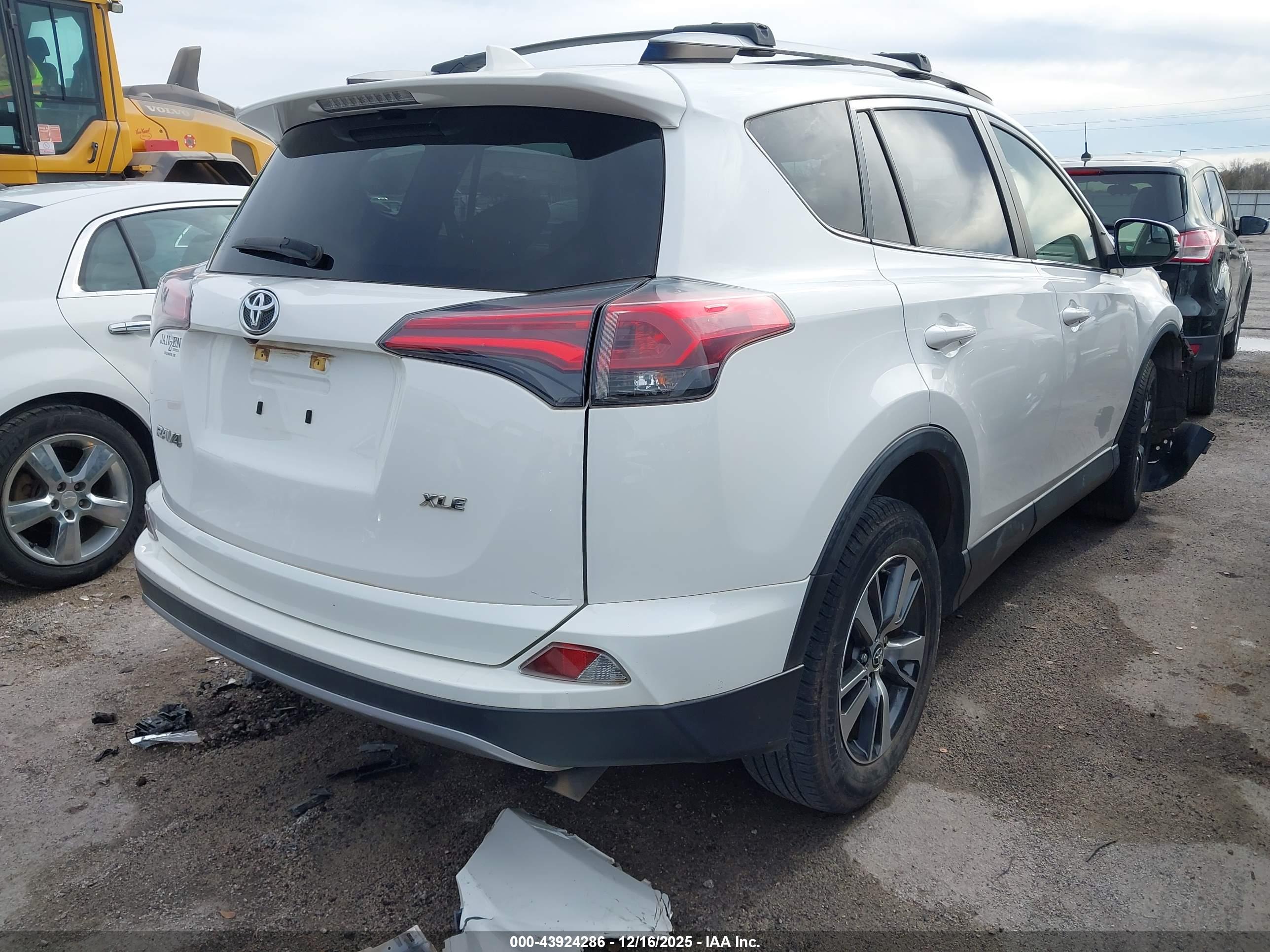 TOYOTA RAV4 image 4