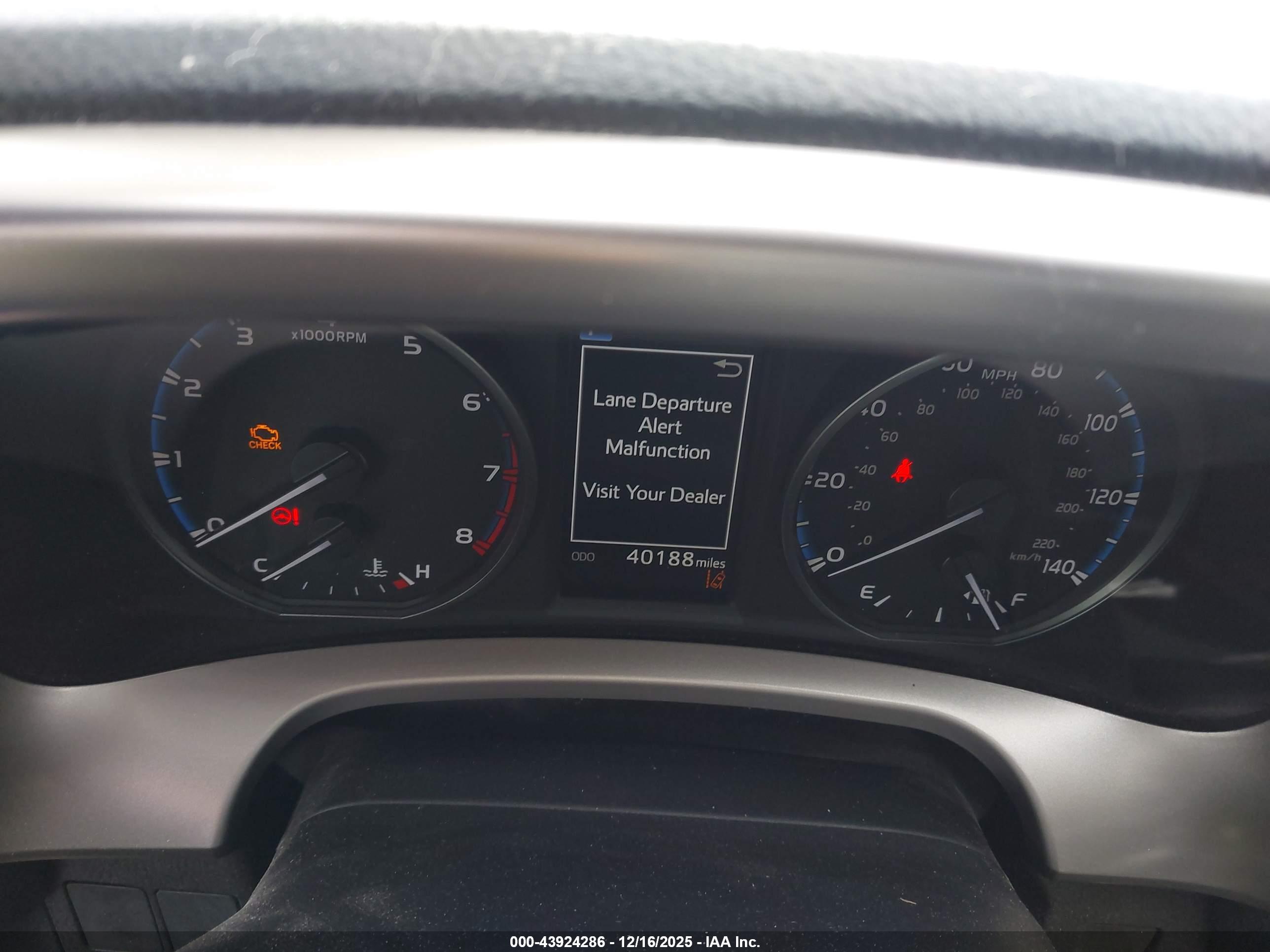 TOYOTA RAV4 image 7