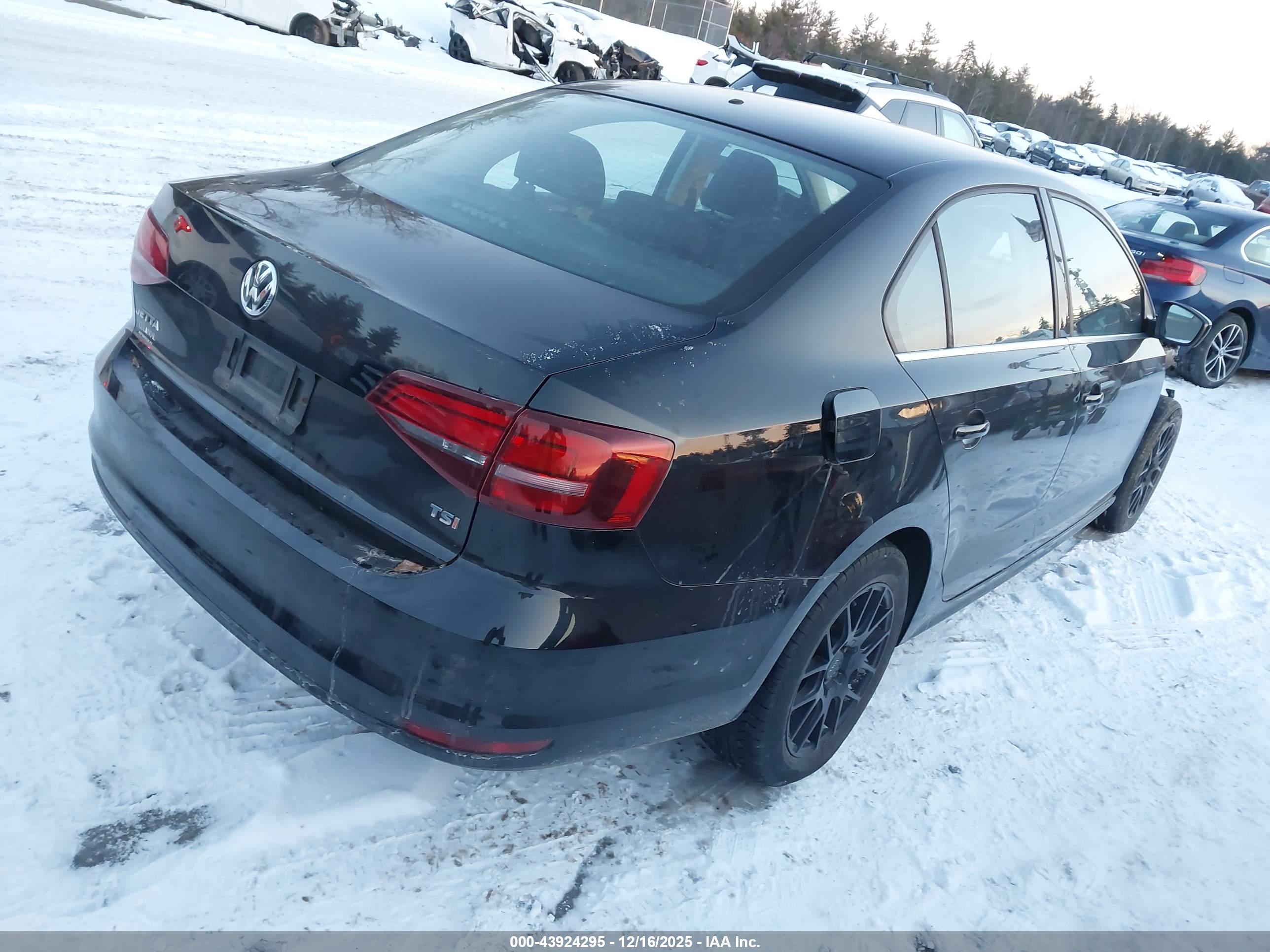 VOLKSWAGEN JETTA image 4