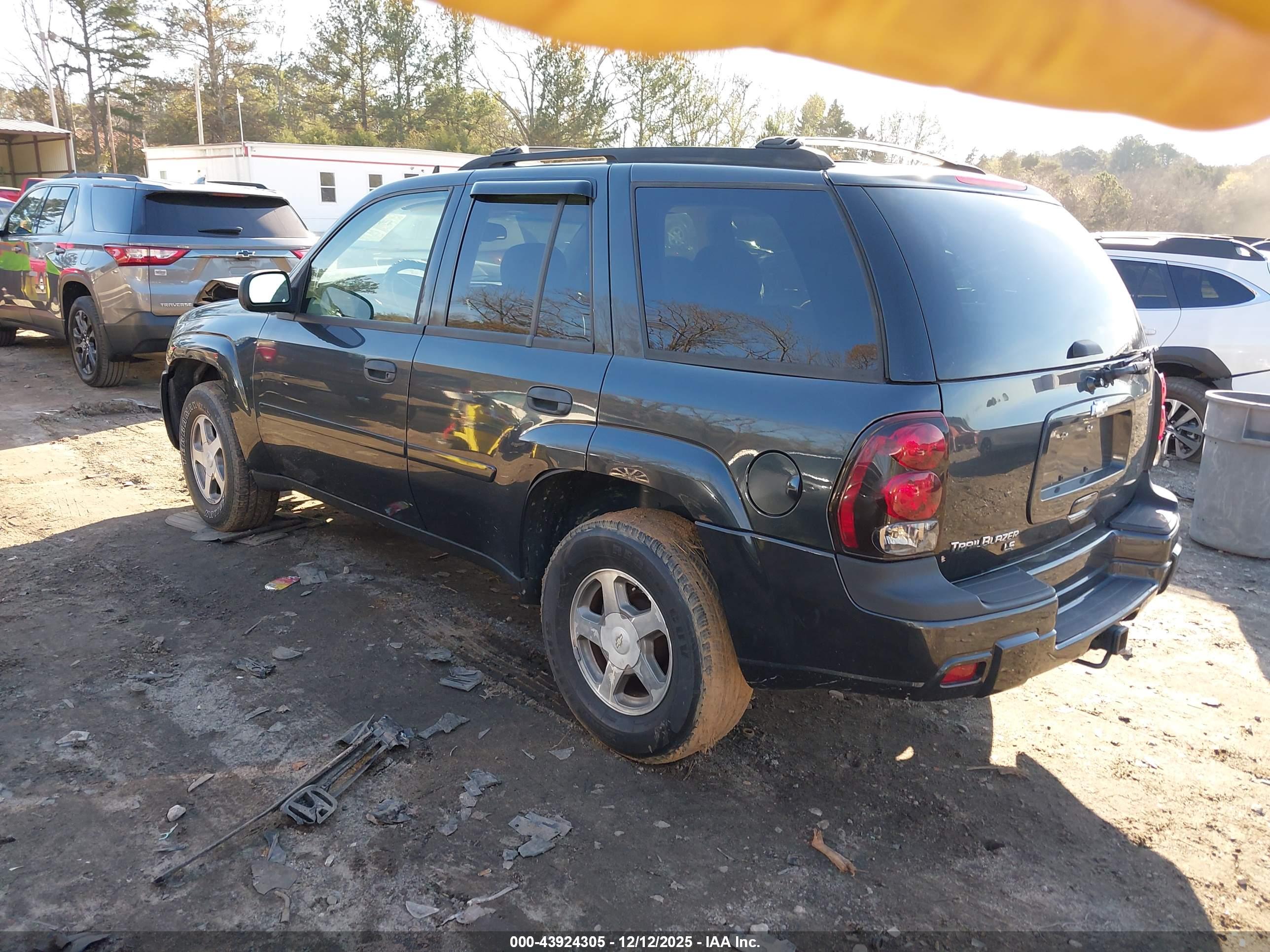 CHEVROLET TRAILBLAZER image 3