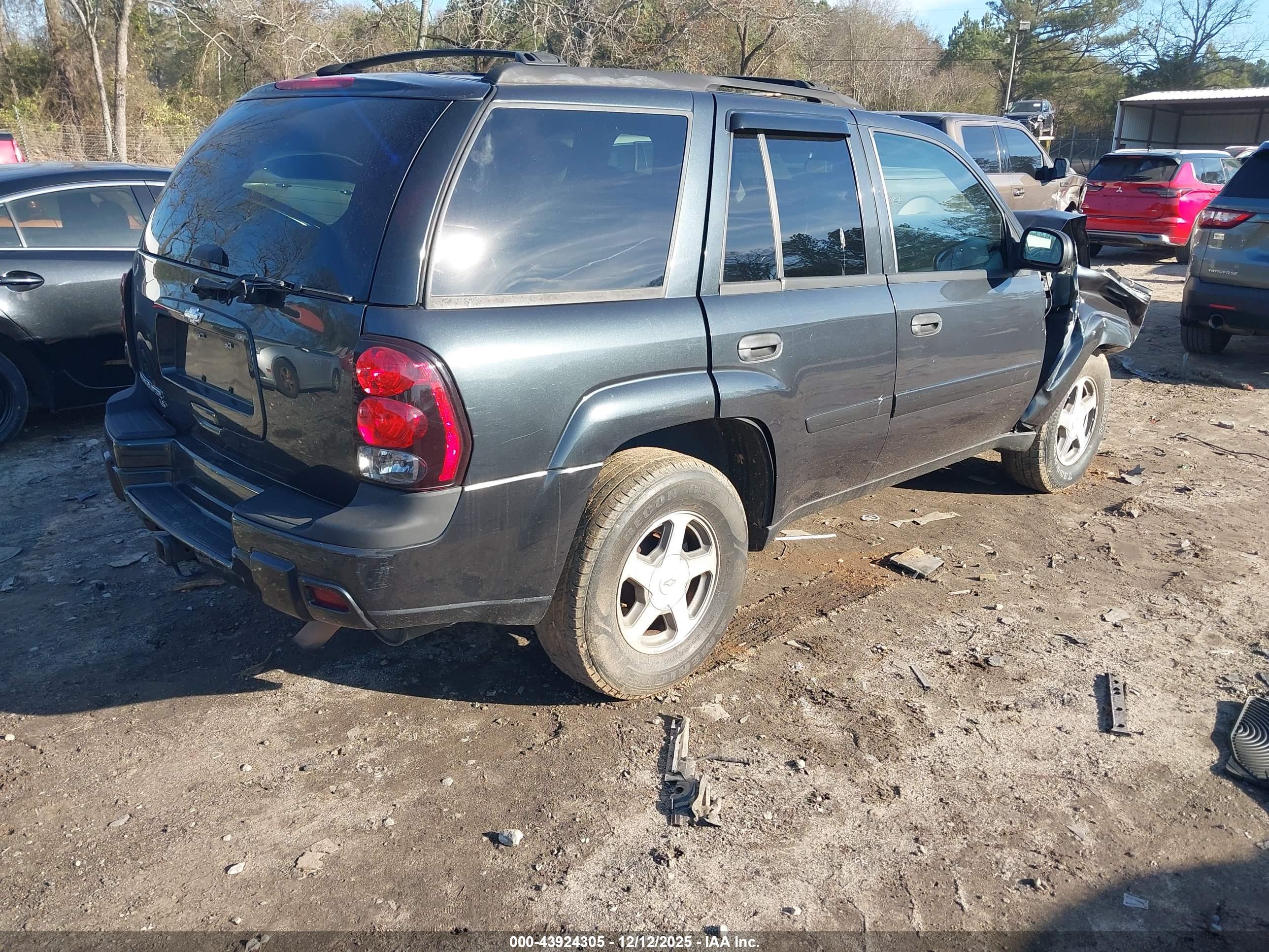 CHEVROLET TRAILBLAZER image 4