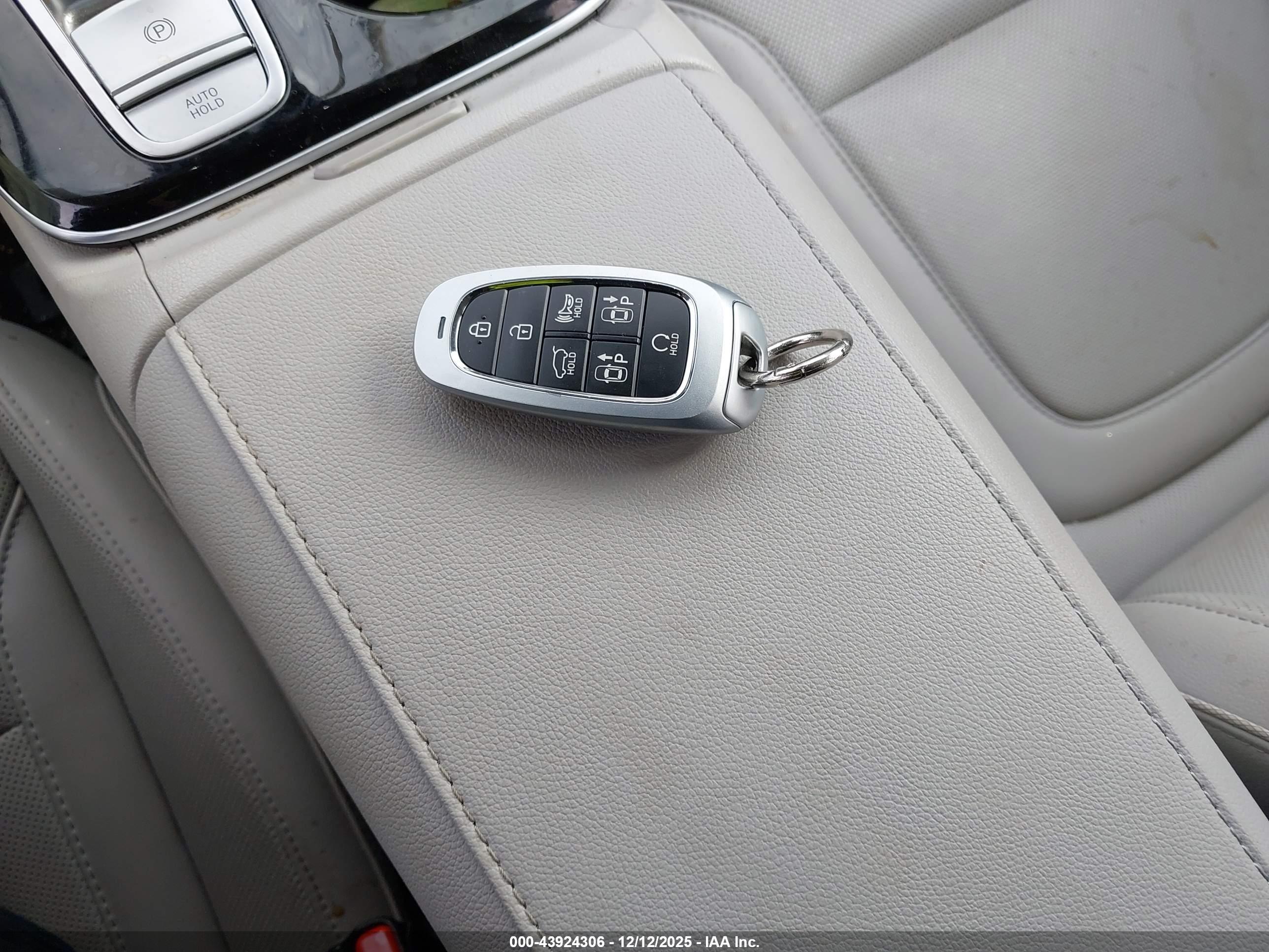 HYUNDAI TUCSON image 11