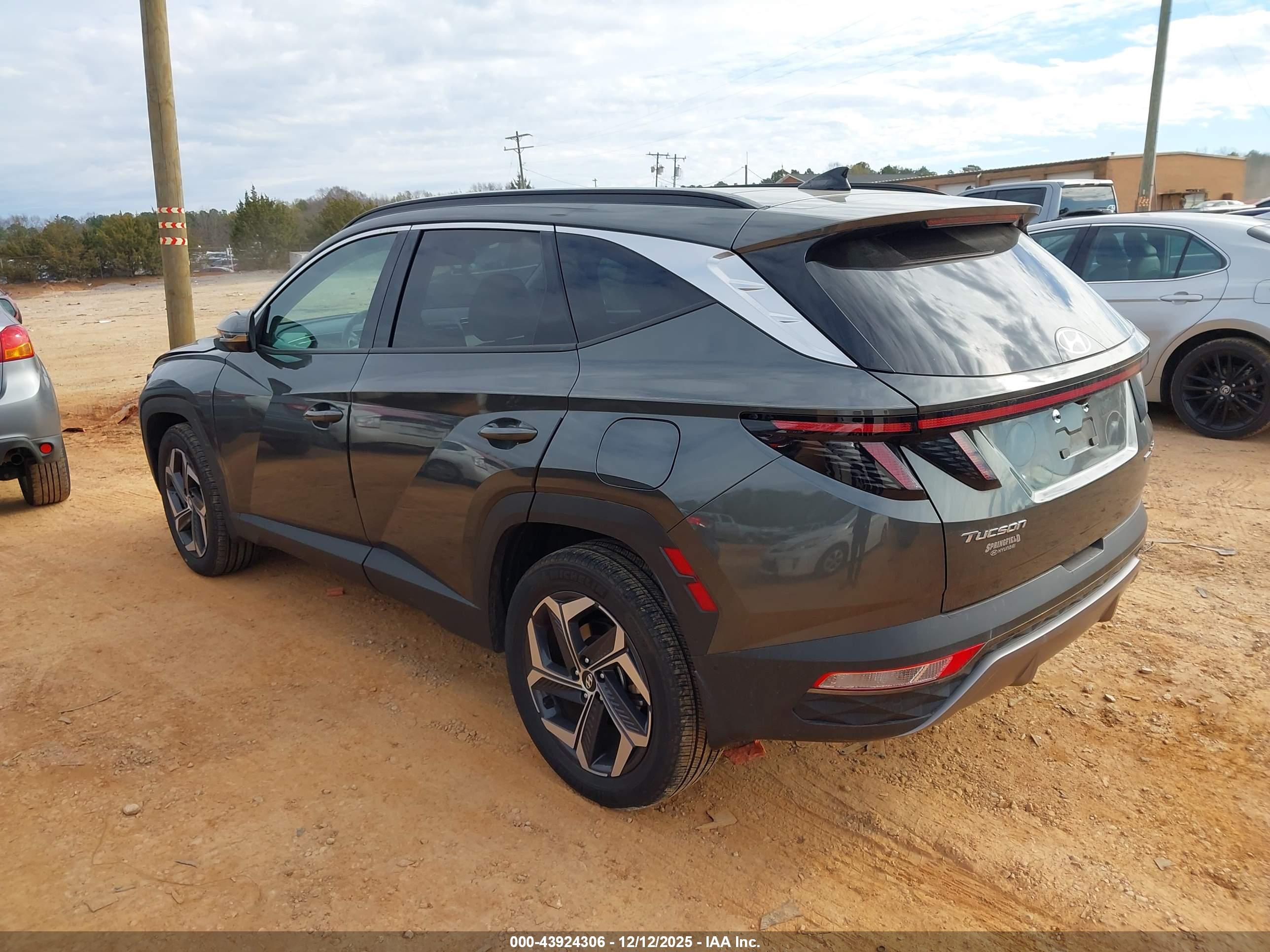 HYUNDAI TUCSON image 3
