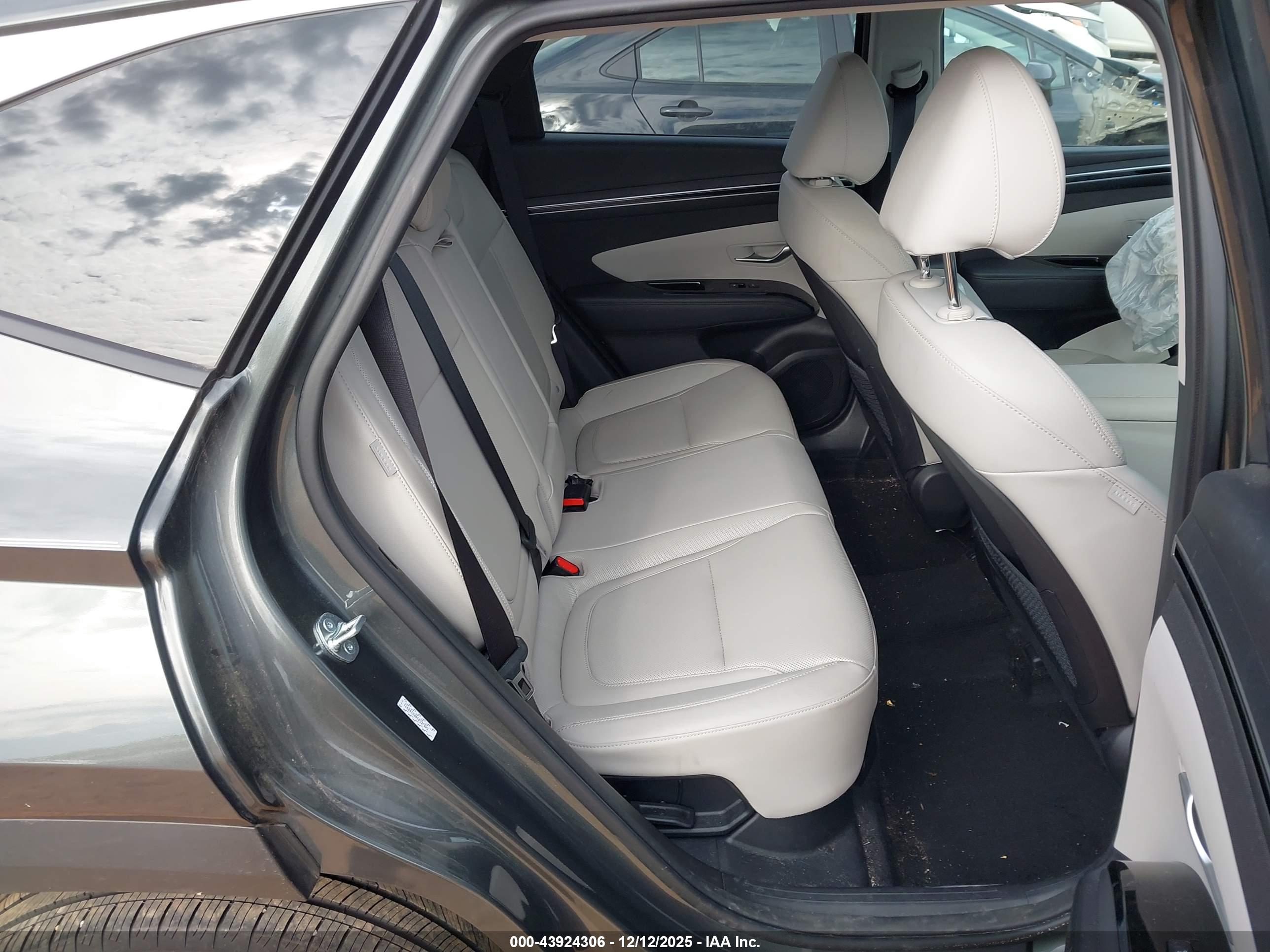 HYUNDAI TUCSON image 8